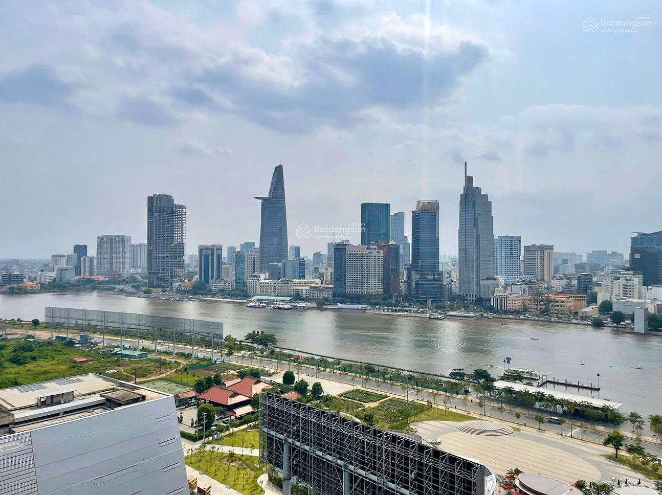 Selling 2-bedroom apartment at The Opera - Metropole, high floor, river view in District 1, 35 billion