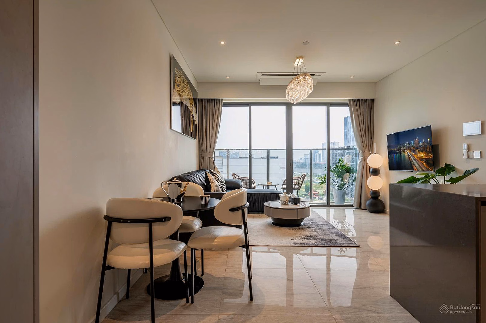 Selling 2 bedroom apartment at The Opera - Metropole with river view in District 1 for 30 billion