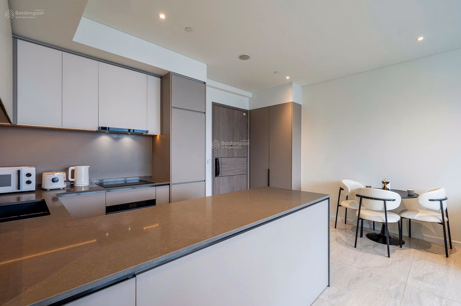 Selling 2 bedroom apartment at The Opera - Metropole with river view in District 1 for 30 billion