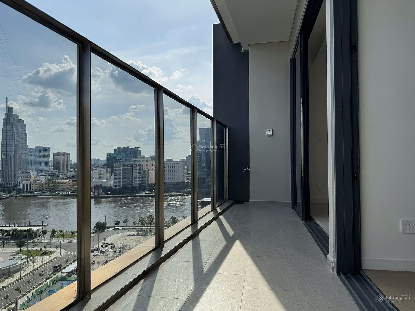 Selling 2-bedroom corner apartment at The Opera - Metropole, middle floor, open view, 32 billion