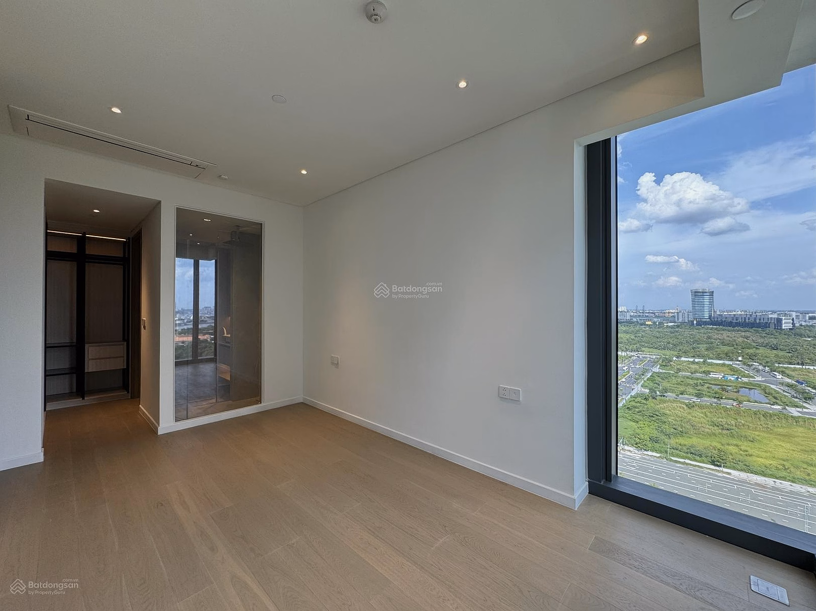 Selling 2-bedroom corner apartment at The Opera - Metropole, middle floor, open view, 32 billion