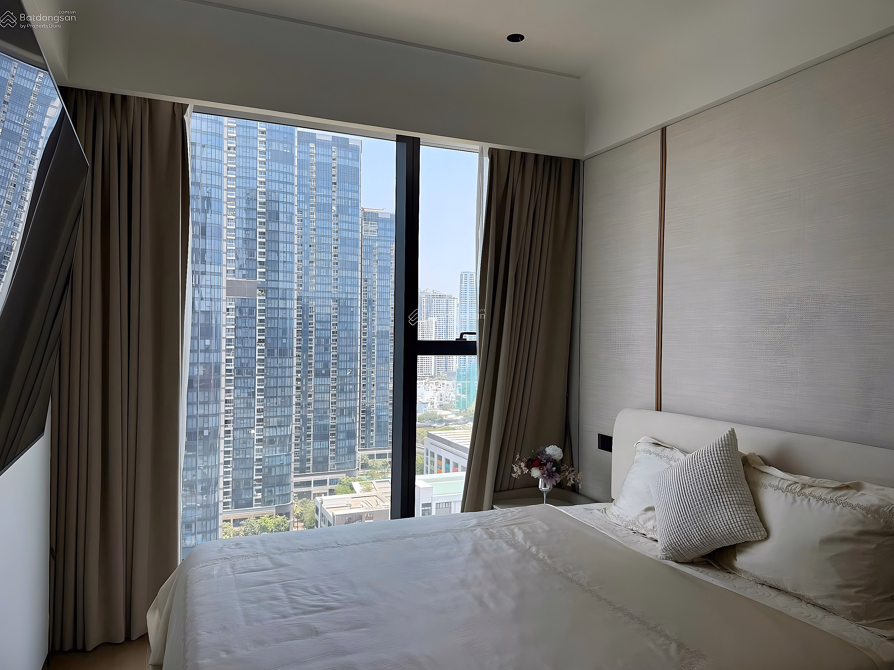 GOOD price! District 1 - Marriott Grand Marina Apartment for Rent 80m2 - High Floor with Marina View, price 80 million