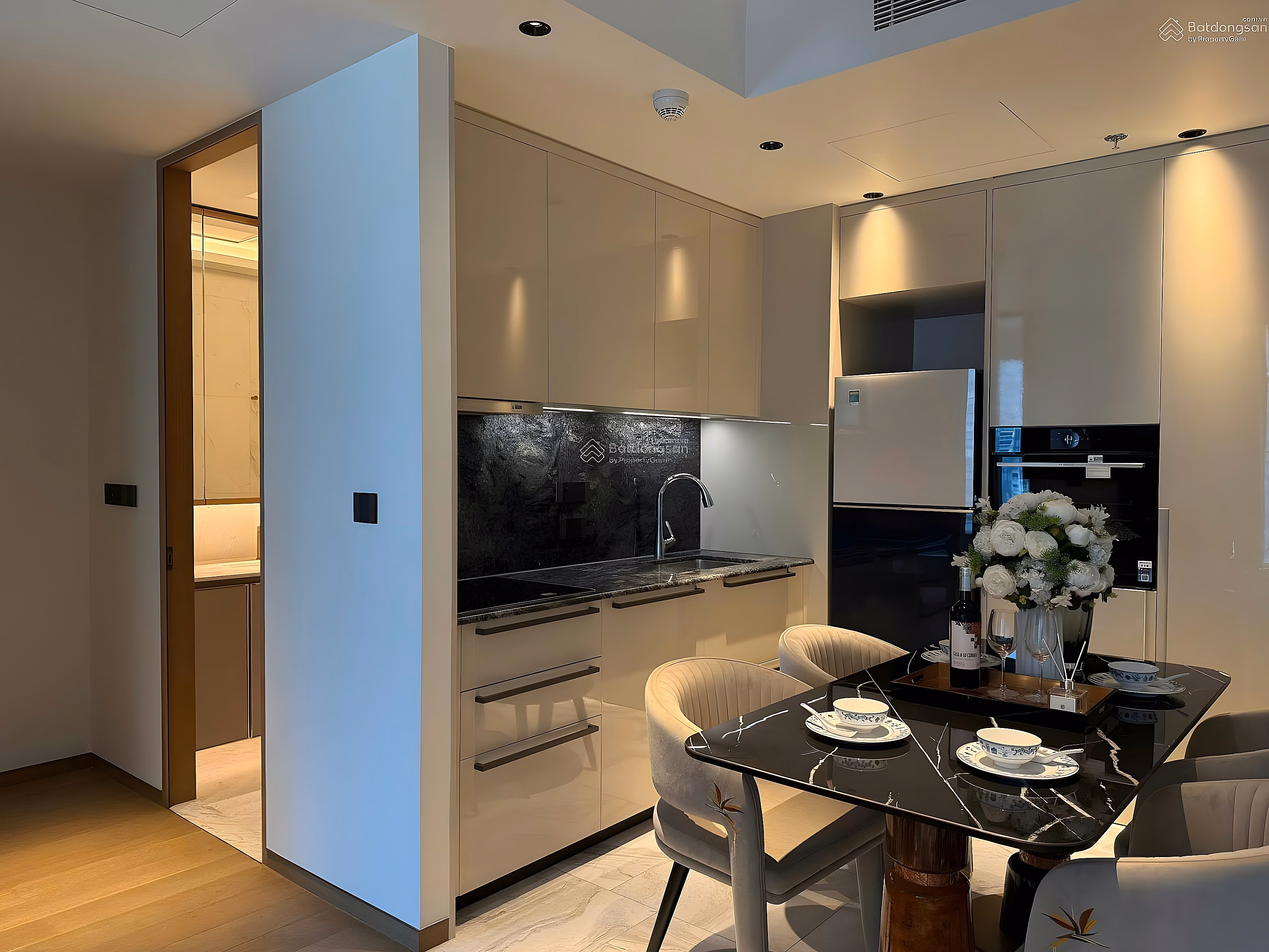 GOOD price! District 1 - Marriott Grand Marina Apartment for Rent 80m2 - High Floor with Marina View, price 80 million