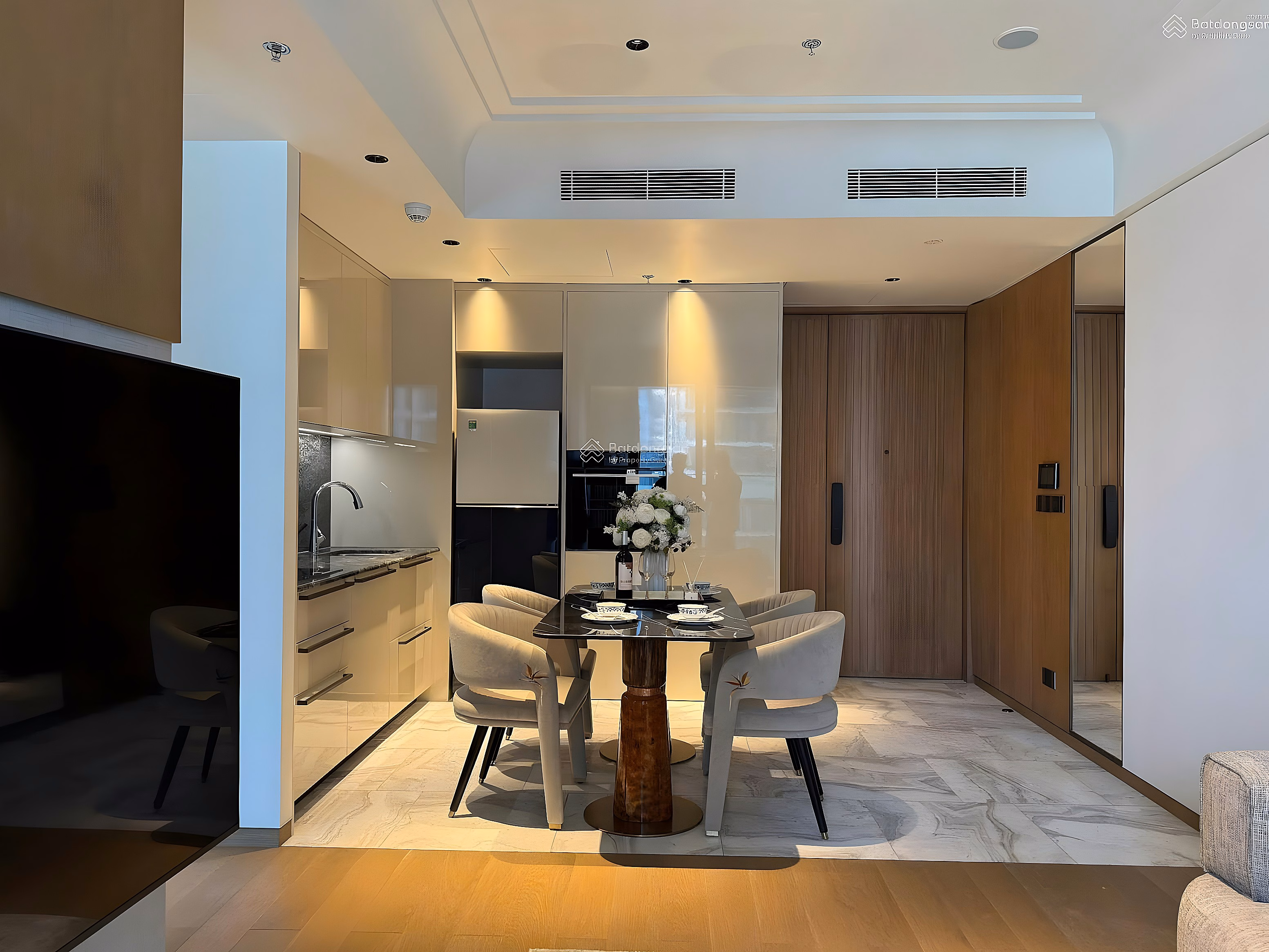 GOOD price! District 1 - Marriott Grand Marina Apartment for Rent 80m2 - High Floor with Marina View, price 80 million