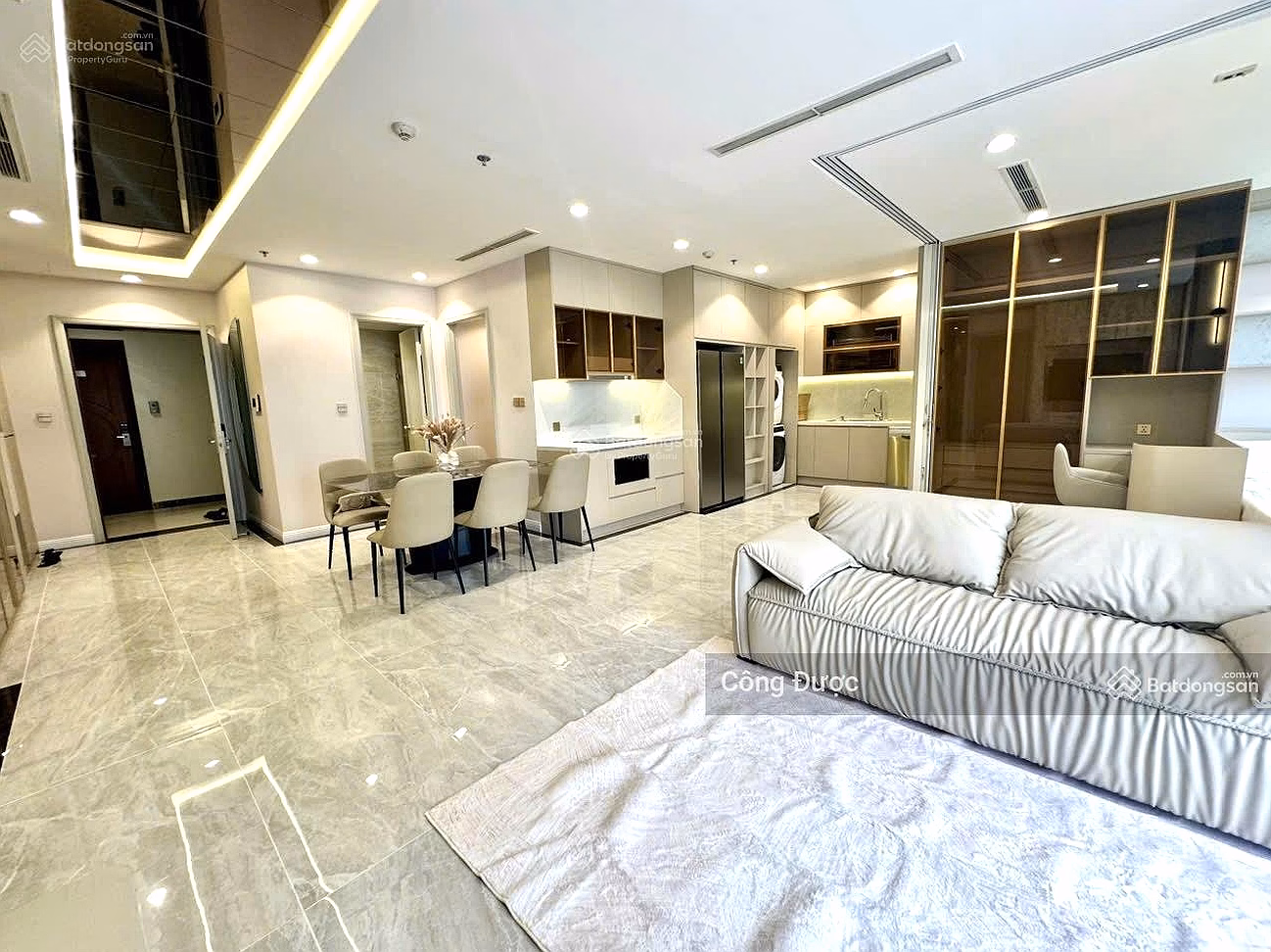 Screc Tower apartment for sale, 92m2, 2 bedrooms, District 3, price: 5.4 billion, contact: 0903 077 ***. Okay