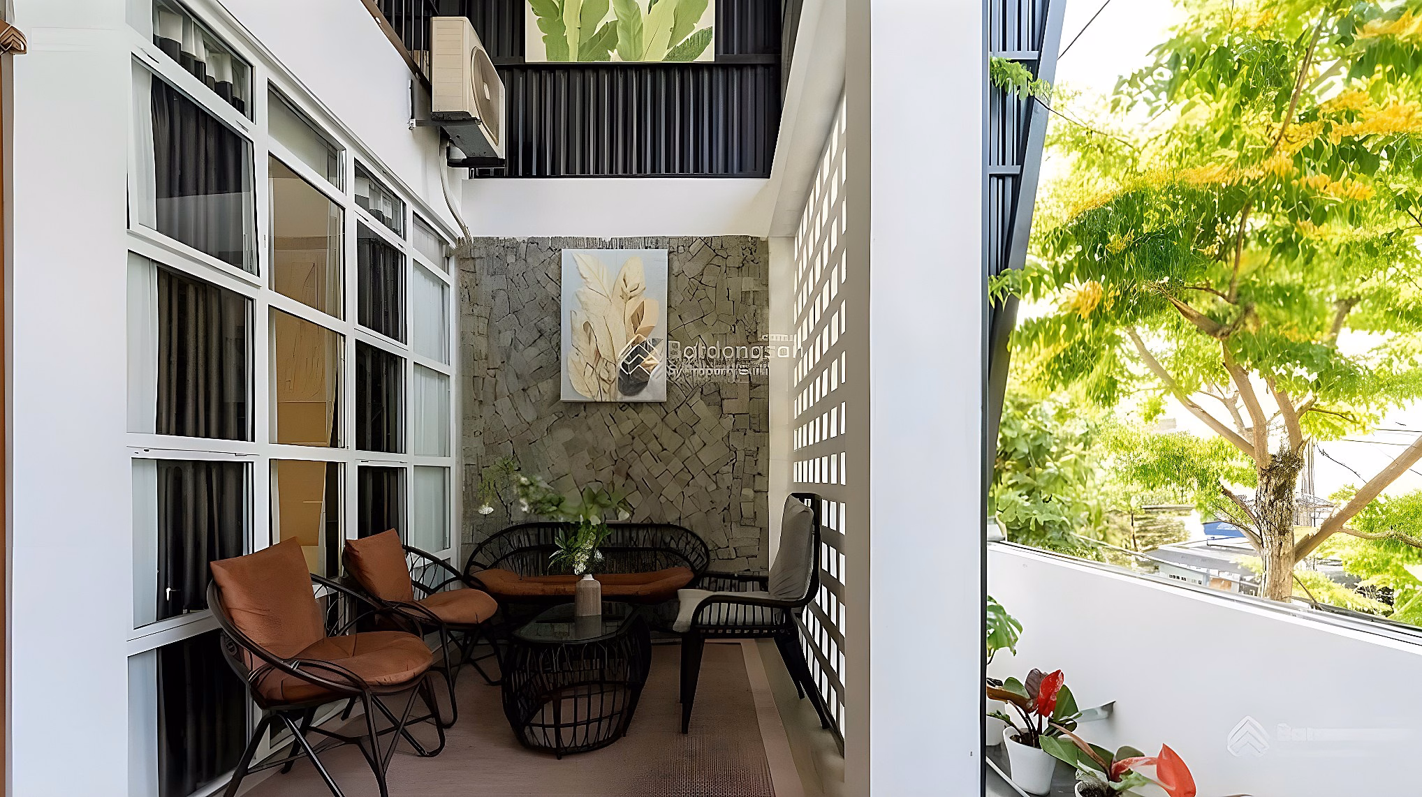 Super beautiful villa with 7m5 frontage swimming pool located in the heart of West Street. Daily exploitation revenue of 120 million