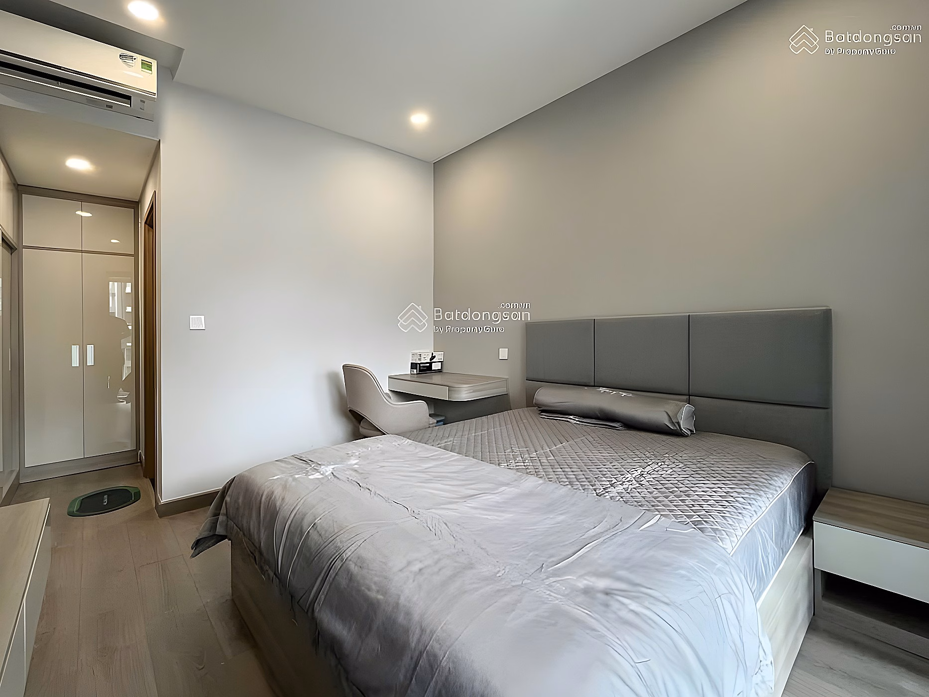 Sky Center apartment for rent urgently, 15 million, 80m², 2 bedrooms, 2 bathrooms, Tan Binh, HCM*** meet Hien