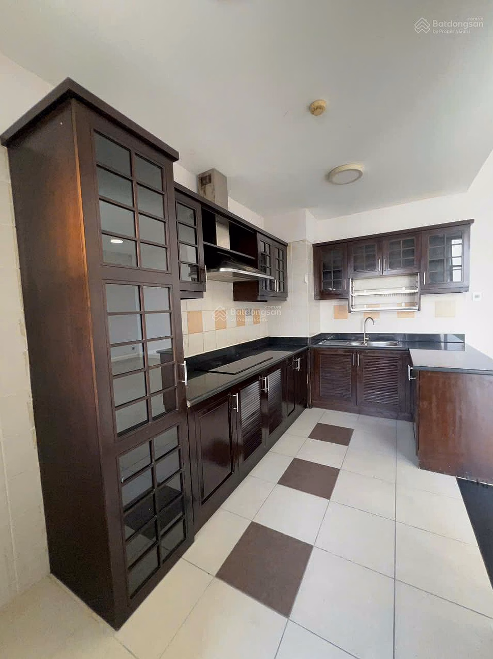 Apartment for rent: 117m2-3 bedrooms-2WC, furniture: cold, hot, curtain, sofa, price: 15 million/month at CC Phu My, District 7