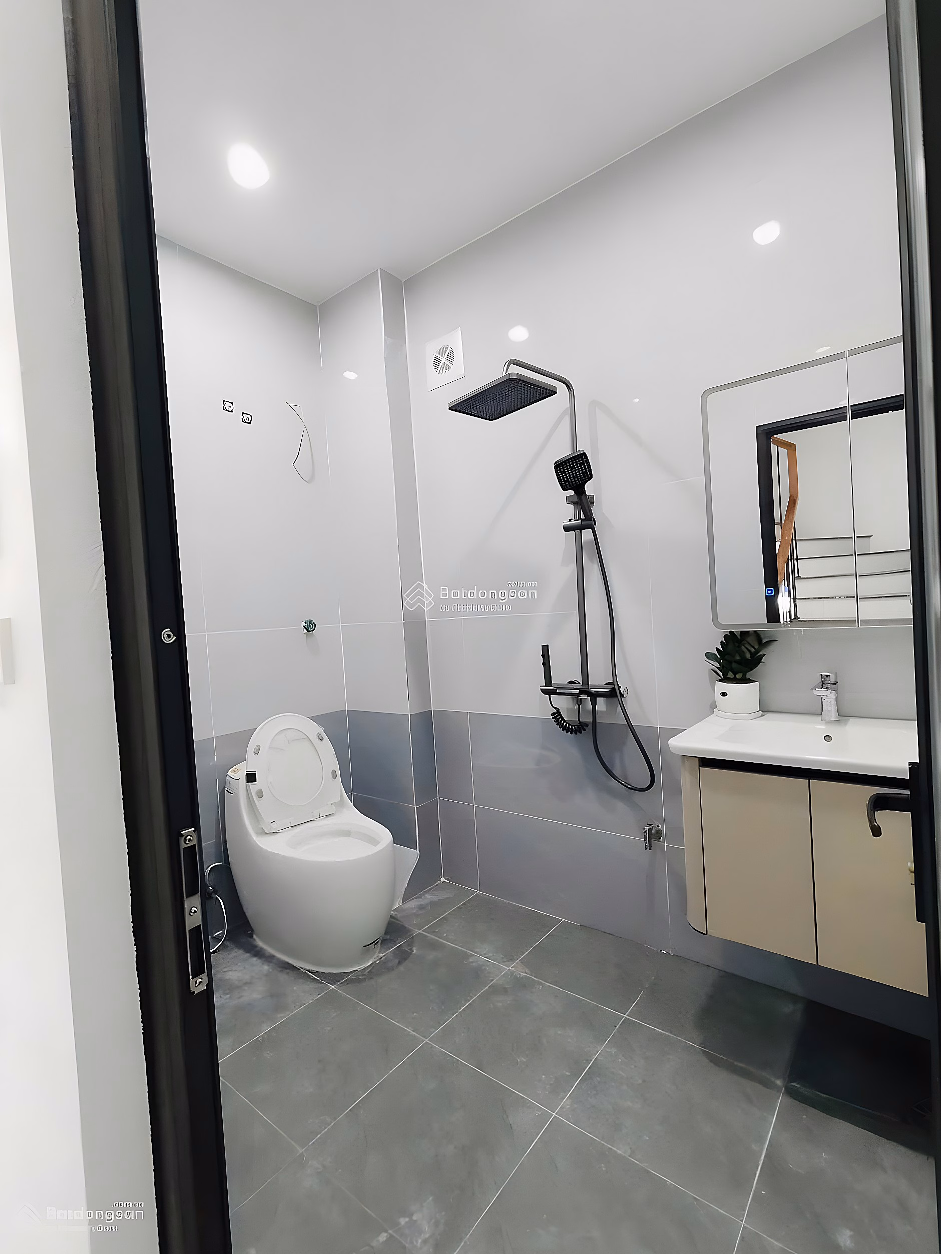 Newly built house for sale in Phu Luong, Ha Dong, area 50m2, corner lot with frontage of 9.45 meters, 6 bedrooms, SDCC