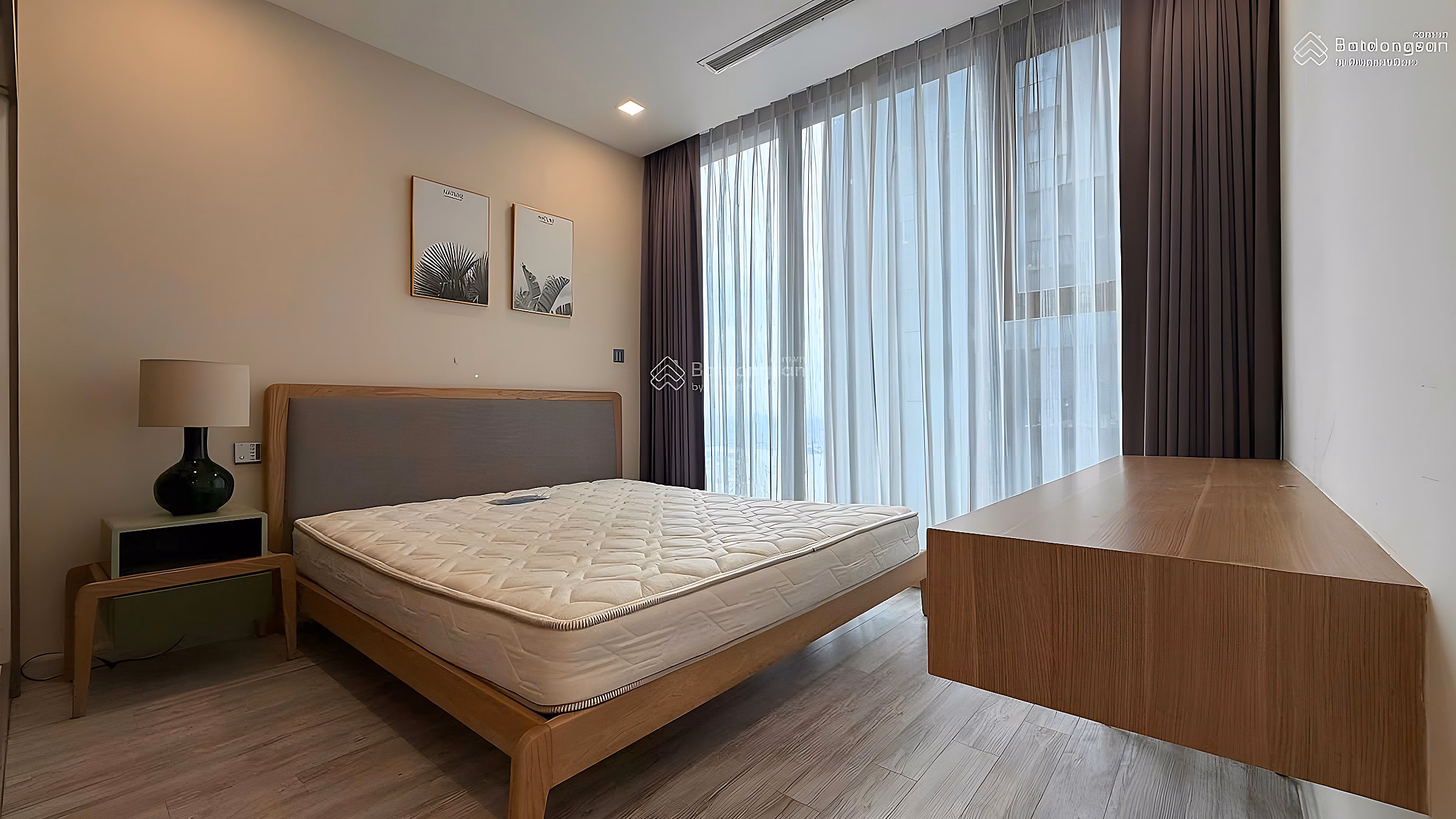 Hot! Apartment for rent in Vinhomes Golden River Ba Son, 26 million, 70m2, 2 bedrooms, 2 bathrooms