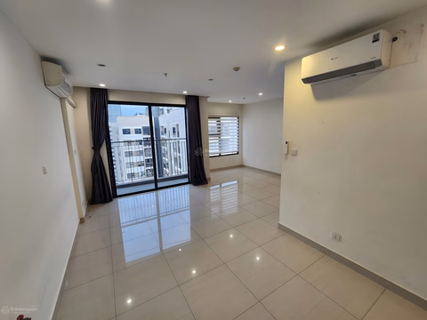 Original 2-bedroom corner apartment, one of the most suitable for office use today