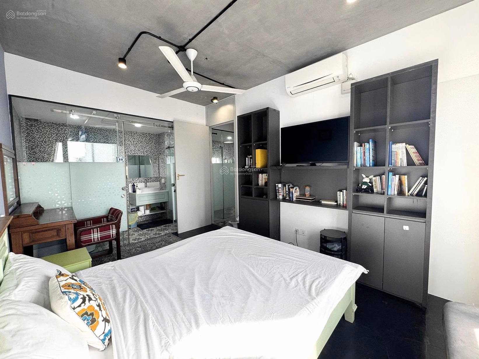 FOR SALE THE VIEW RIVIERA POINT TOWER 8 FLOOR 15 2 BR. Full interior. There is a rental contract of 25 million