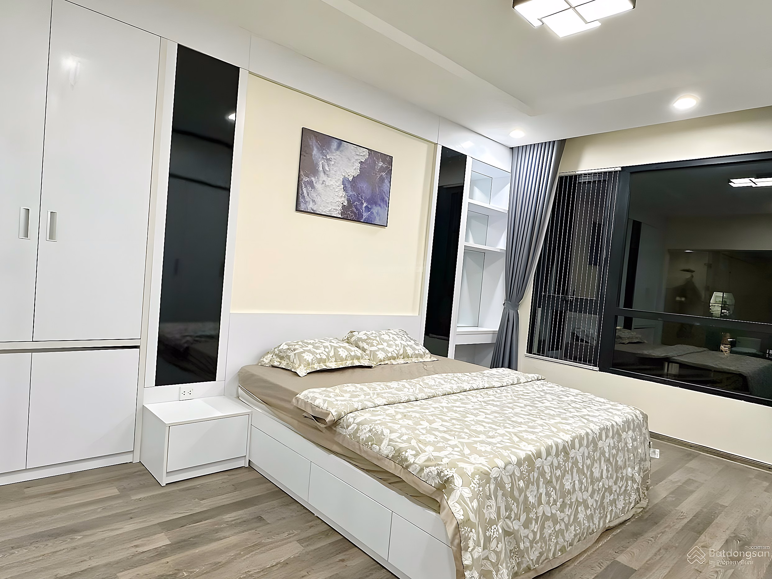 Selling a 3-bedroom apartment with 2 balconies 120m2 Times City with CAR SLOT for only 13.5 billion