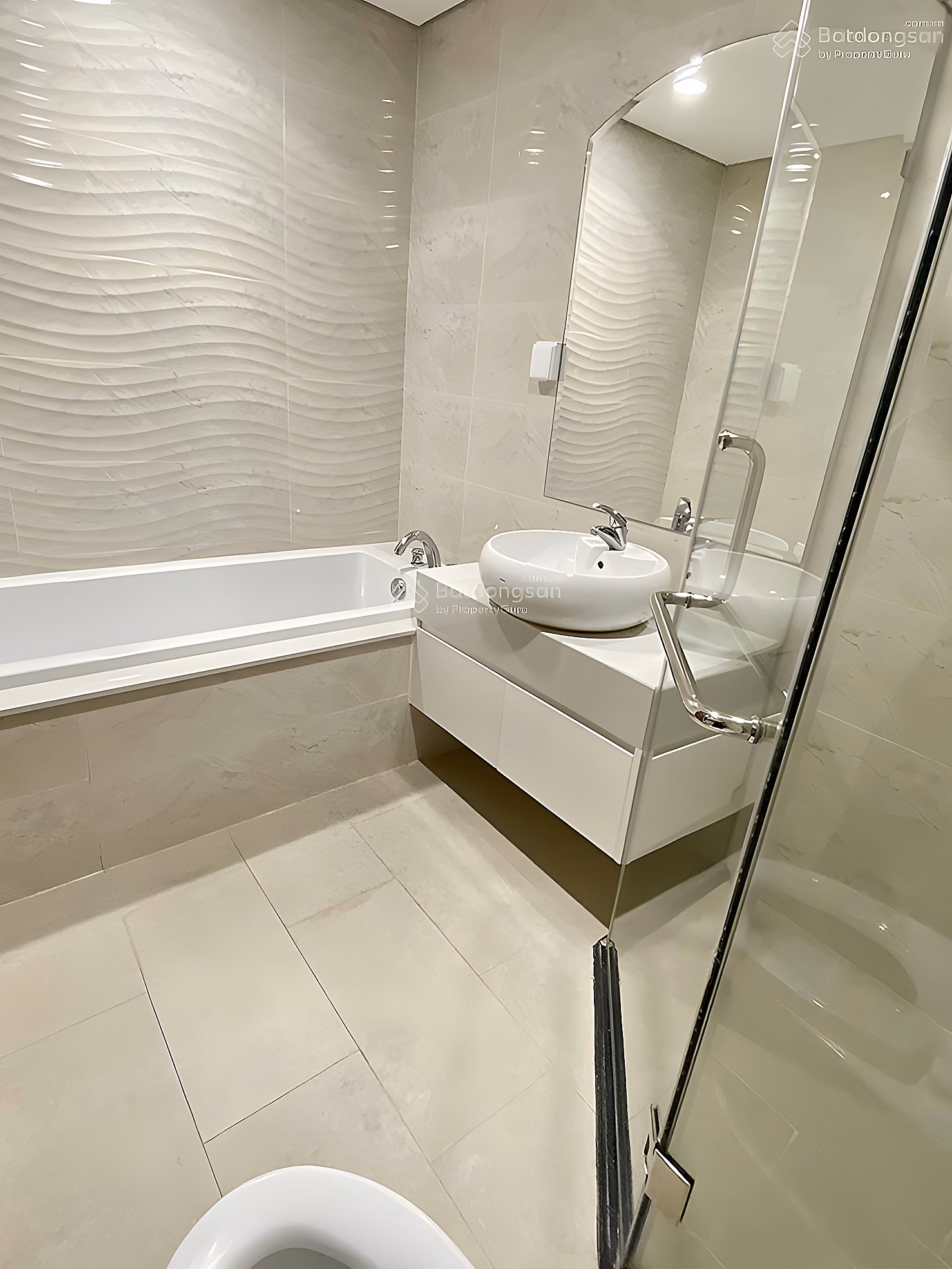 Selling a beautiful 3-bedroom apartment in Park Hill Premium Times City, 117m2 wide, facing south, school view