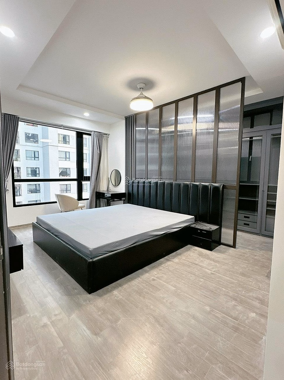 Times City 3-bedroom apartment for sale 110m2 for 11.5 billion including fully furnished nearly 700 million, a little more than 100 million/m2