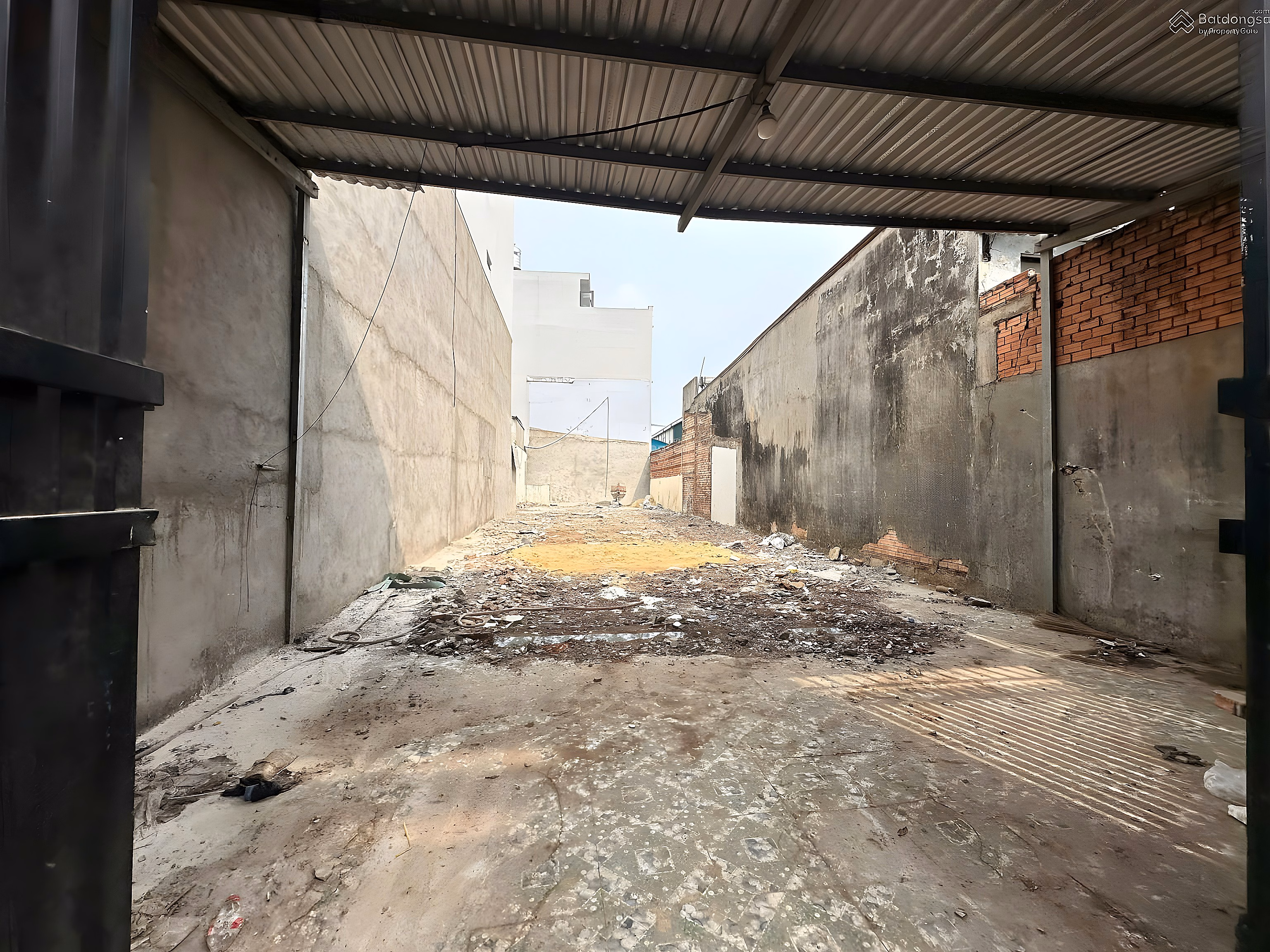 The owner sold the land in front of Thoi An 10 street 20% cheaper than the market