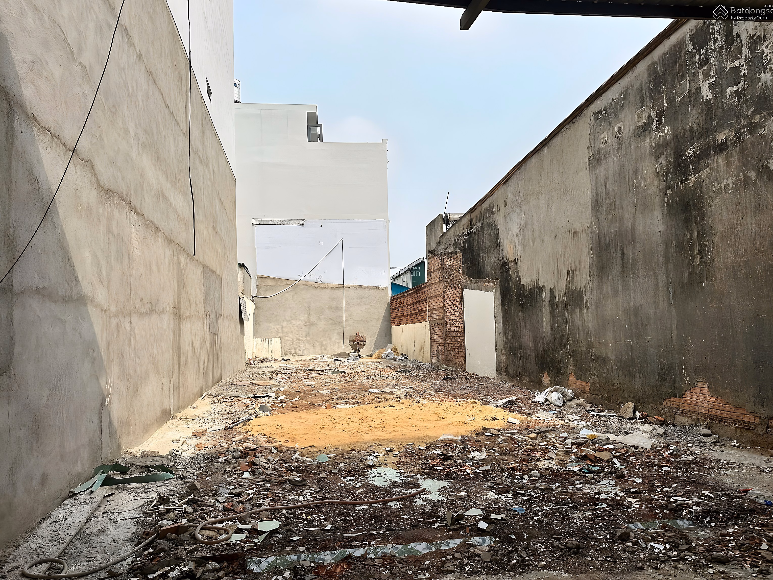 The owner sold the land in front of Thoi An 10 street 20% cheaper than the market