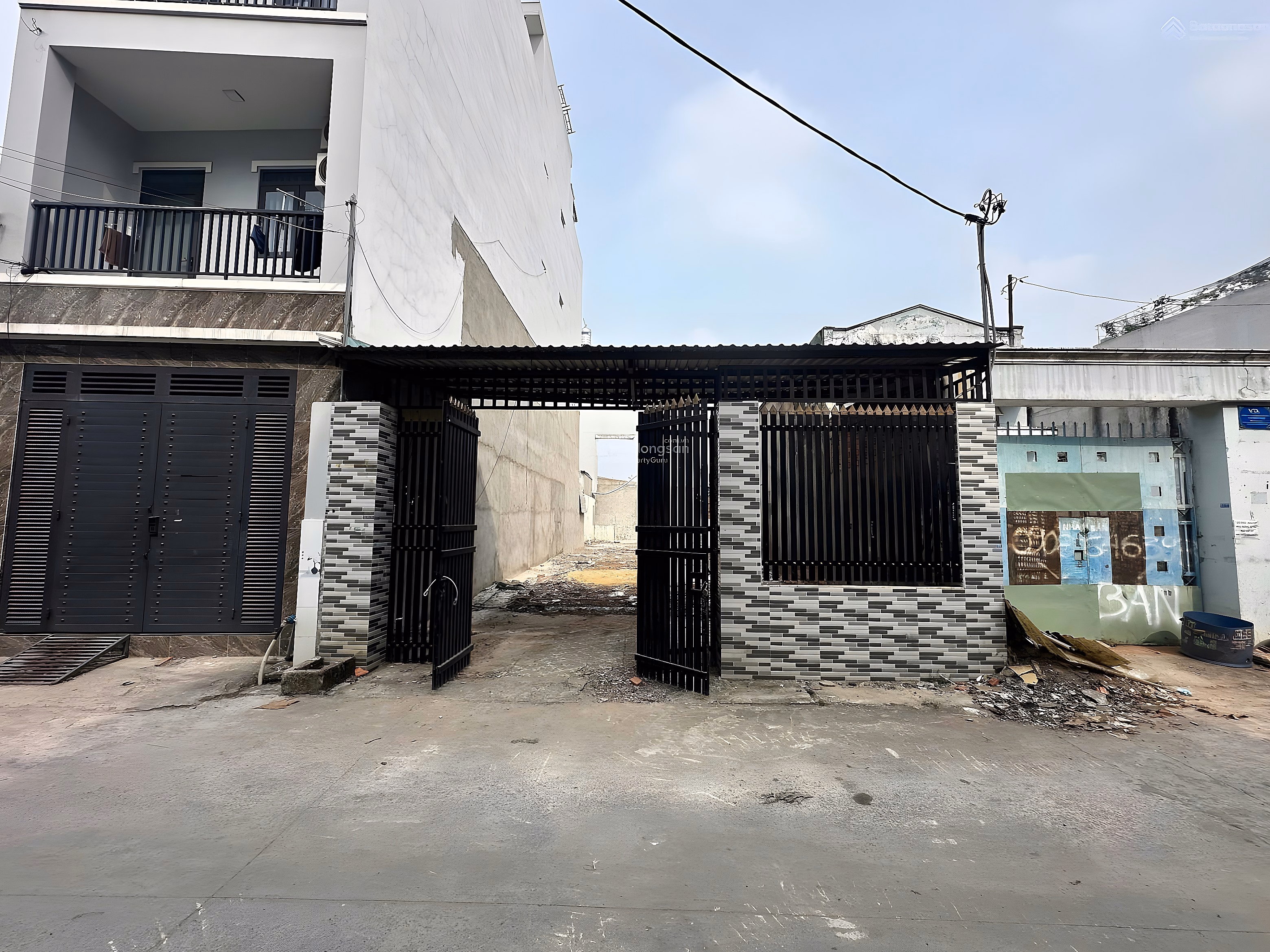 The owner sold the land in front of Thoi An 10 street 20% cheaper than the market