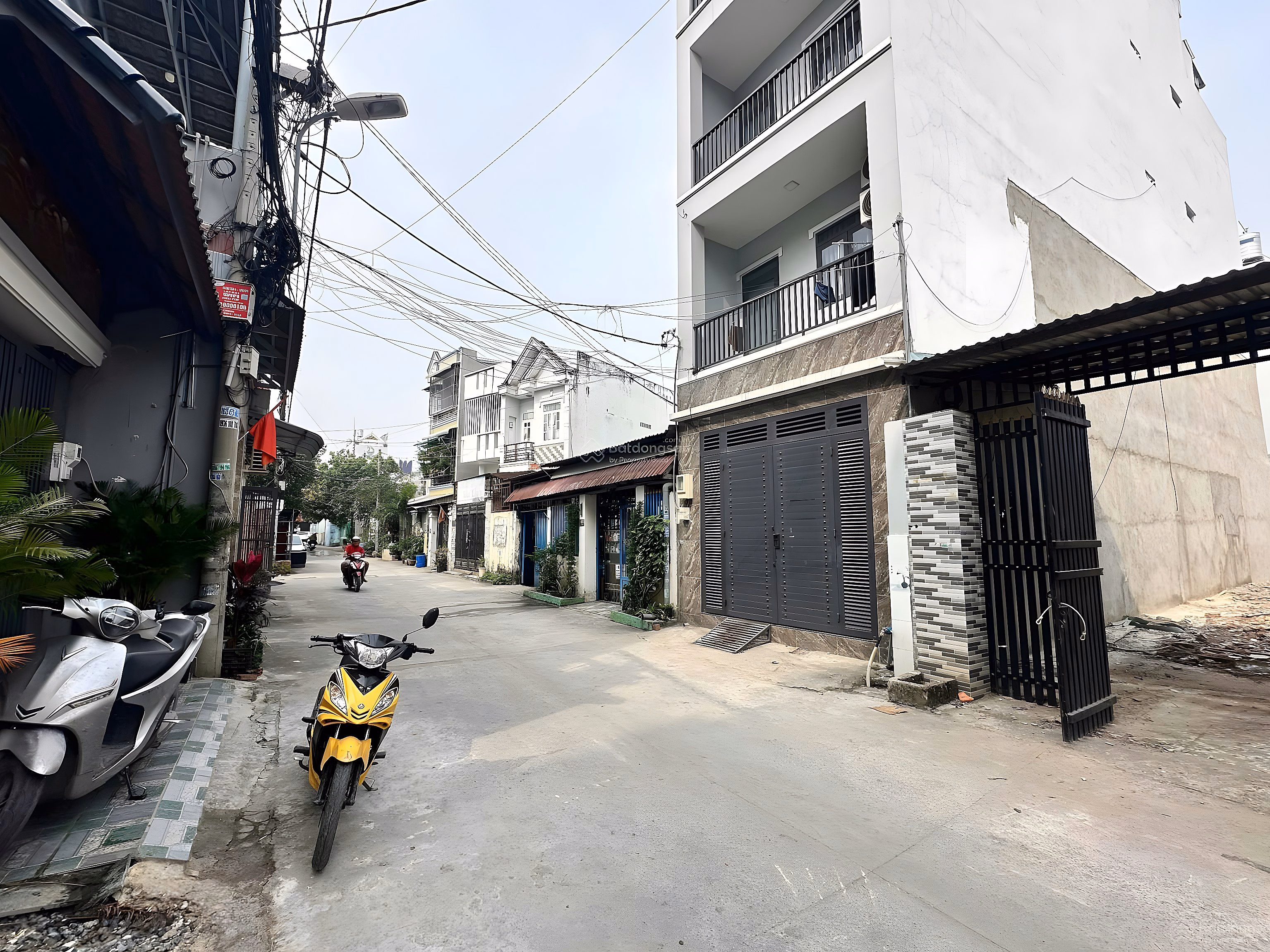 The owner sold the land in front of Thoi An 10 street 20% cheaper than the market