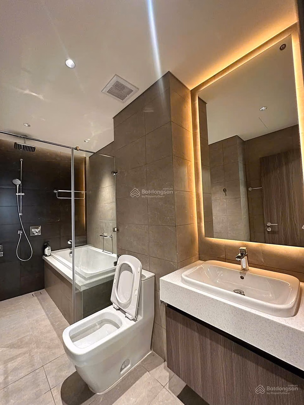 Diamond Brilliant CC for rent, 26 million VND, 112m2, 3 bedrooms, 2 bathrooms, beautiful view, fully furnished