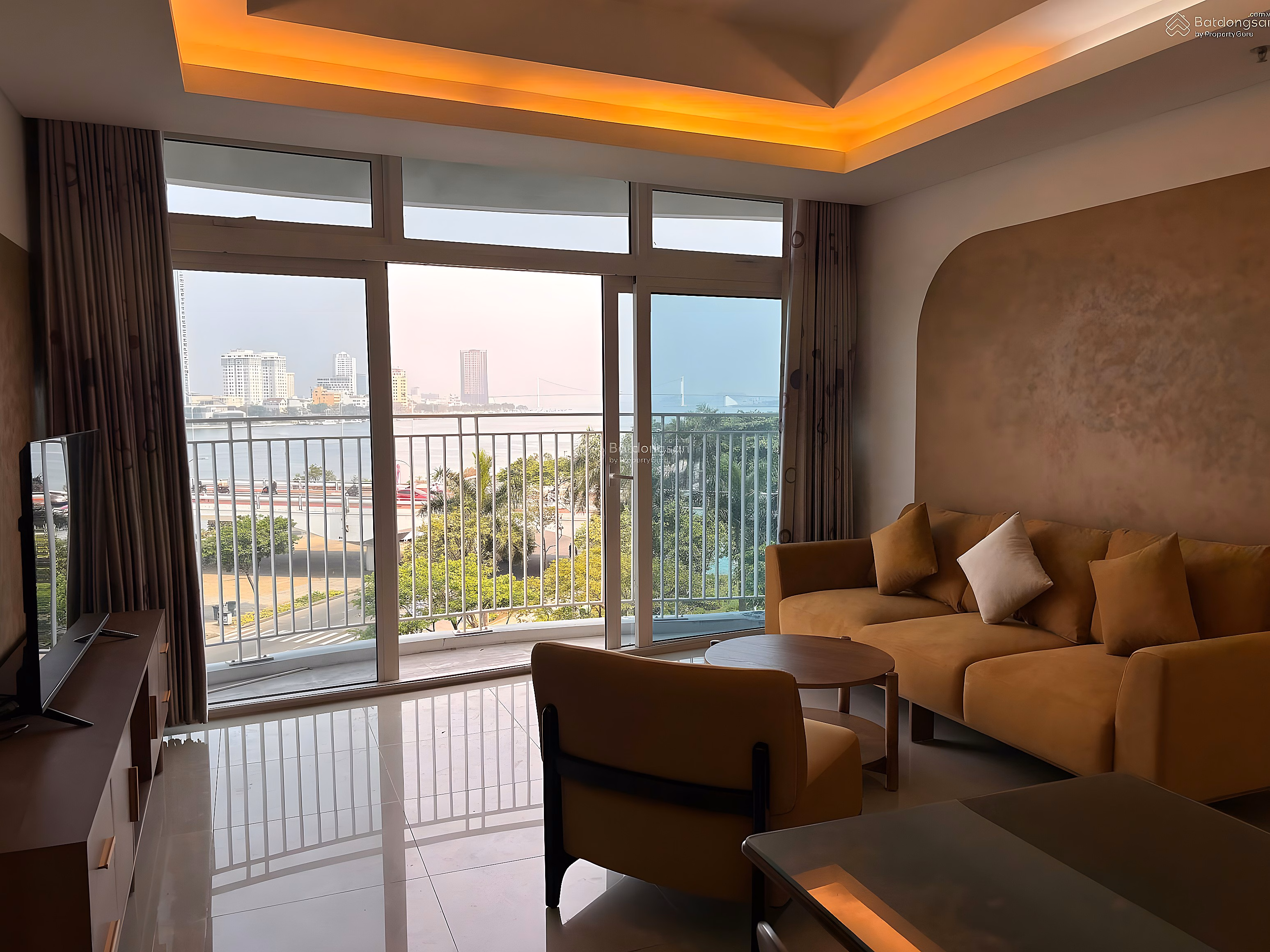 Azura 2-bedroom apartment for rent on high floor, cool river view