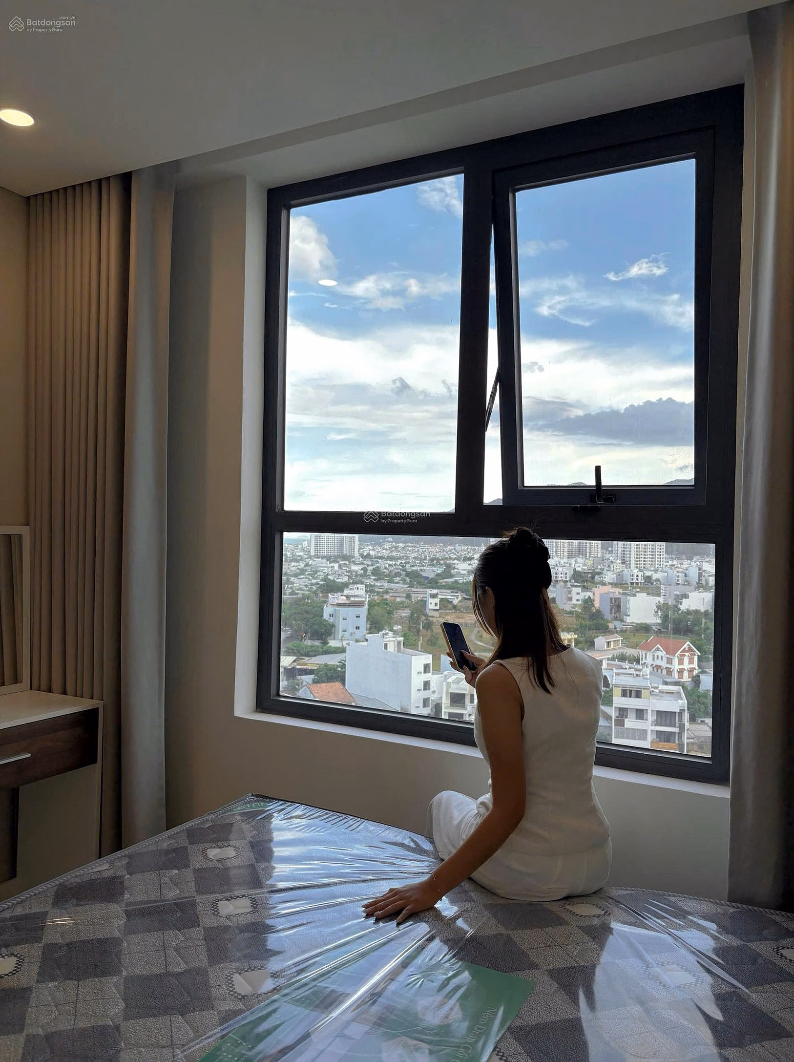 CHEAP 2 BEDROOM APARTMENT FOR SALE WITH VIEW OF THE FIREWORKS ISLAND 2 SUNGROUP NHA TRANG