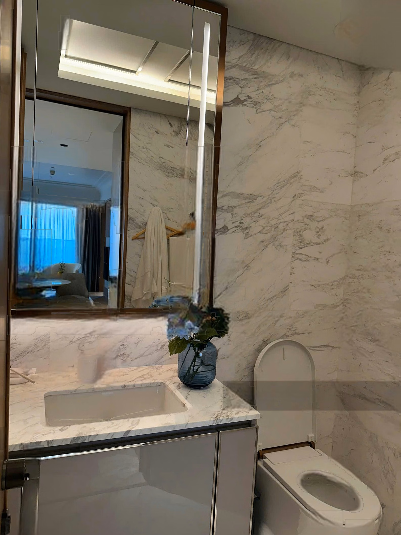Kim Ngan Grand Marina - 2 bedroom - 2 bathroom corner apartment for rent 79 million/month fully furnished, SEA building free of PQL