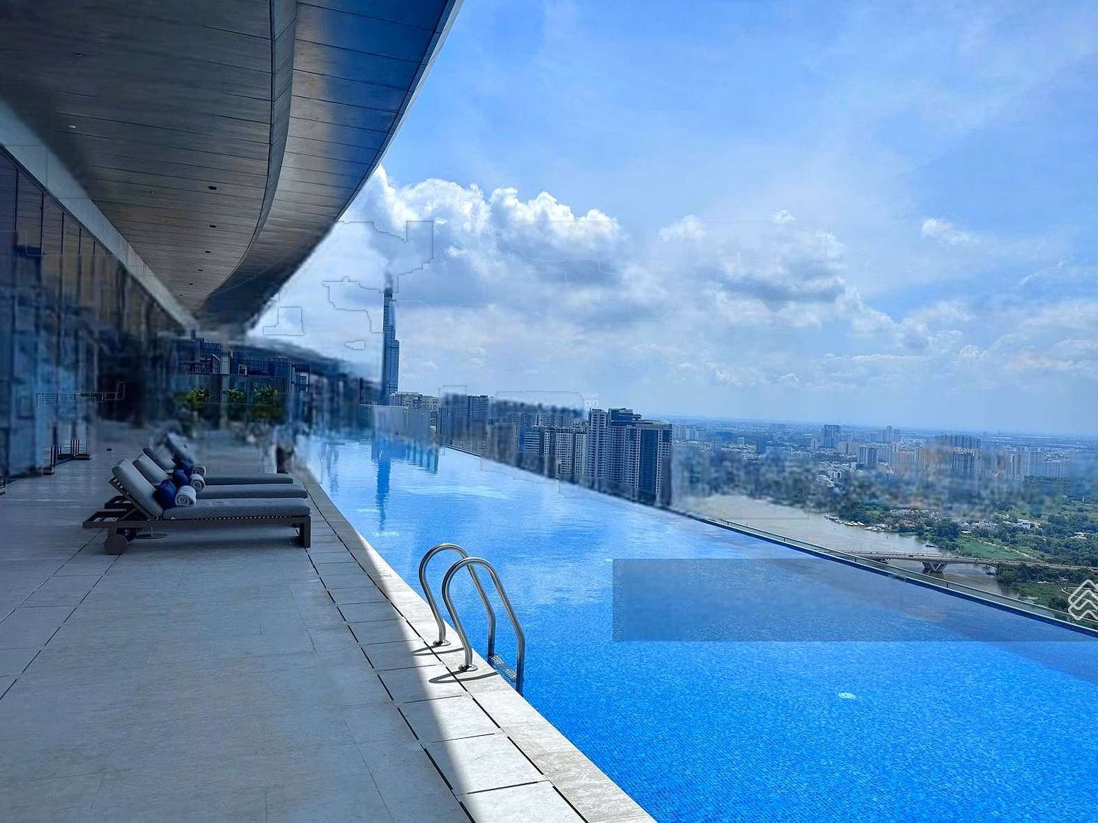 Kim Ngan Grand Marina - 2 bedroom - 2 bathroom corner apartment for rent 79 million/month fully furnished, SEA building free of PQL