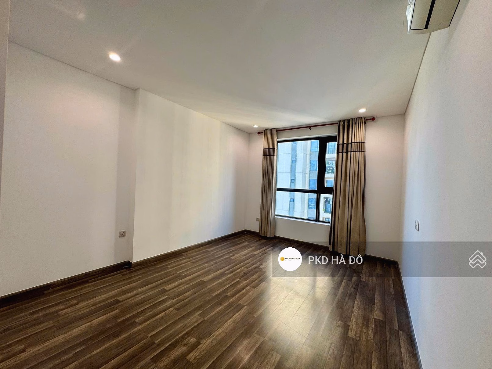 Apartment for rent with 2 bedrooms, 2 bathrooms, beautiful corner view at Ha Do Centrosa Garden