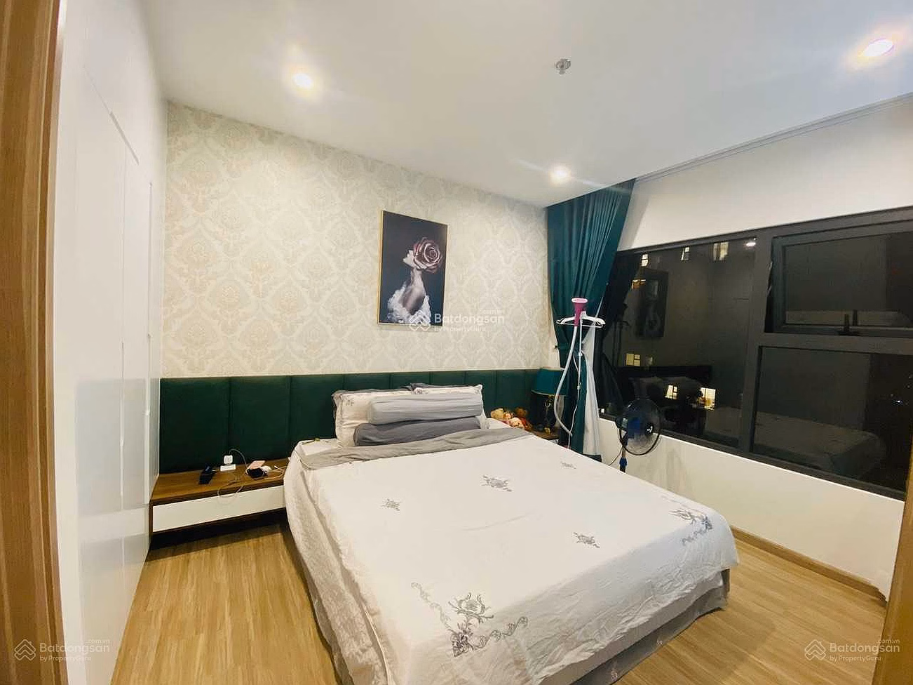 The owner sold the 3-bedroom corner apartment in Vinhomes Grand Park at a loss