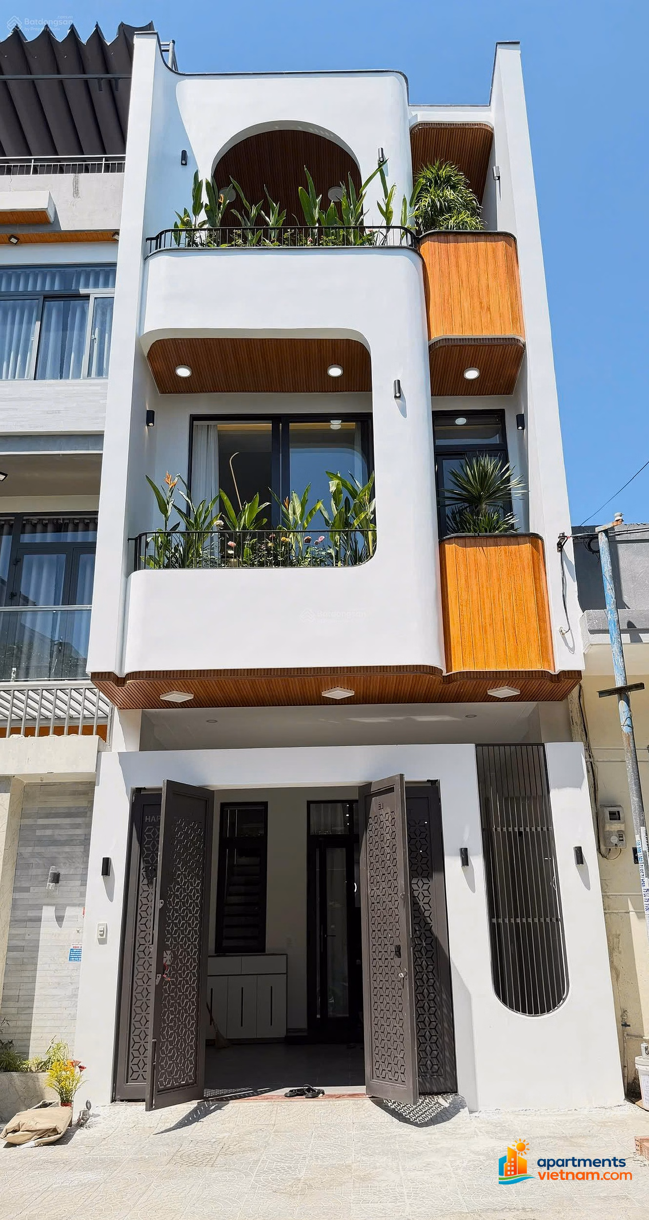 Le Thiet house for sale, close to the beach, 100% new, 3 floors, for rent 30 million/month