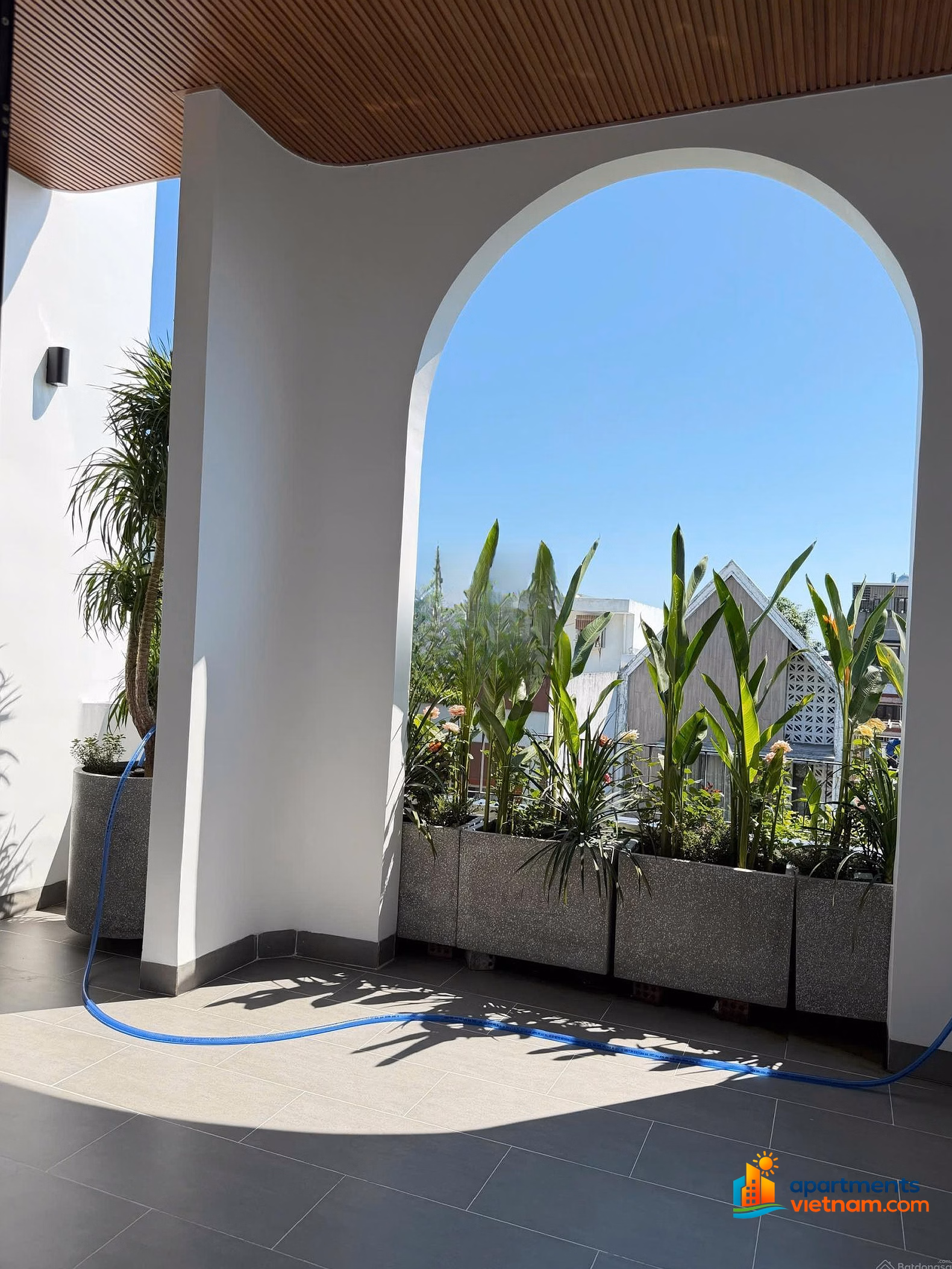 Le Thiet house for sale, close to the beach, 100% new, 3 floors, for rent 30 million/month