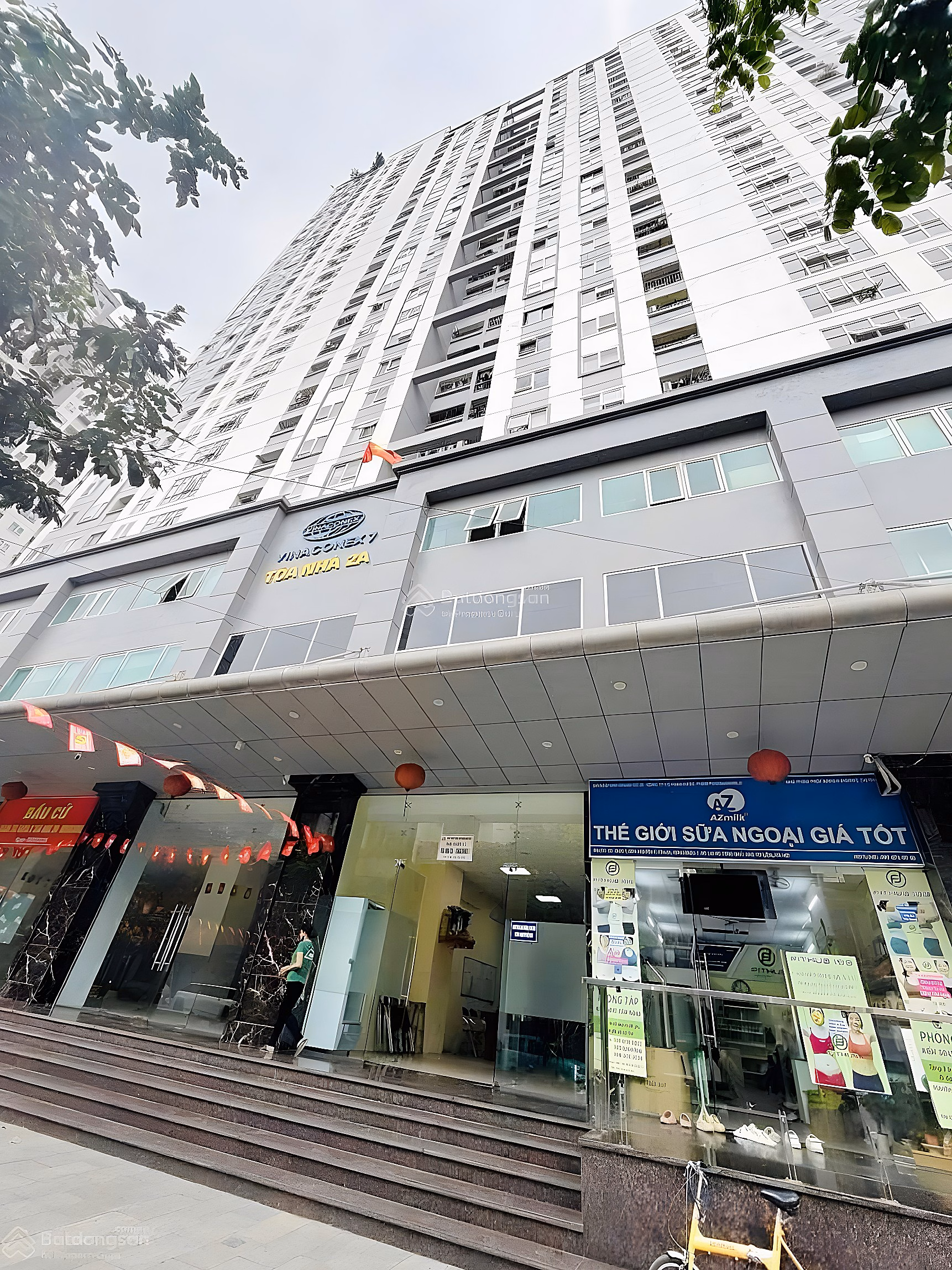 The owner moved to Saigon and urgently sold the 95.5m2 apartment with 3 bedrooms on the 8th floor, building 2A Vinaconex 7 Ho Tung Mau.
