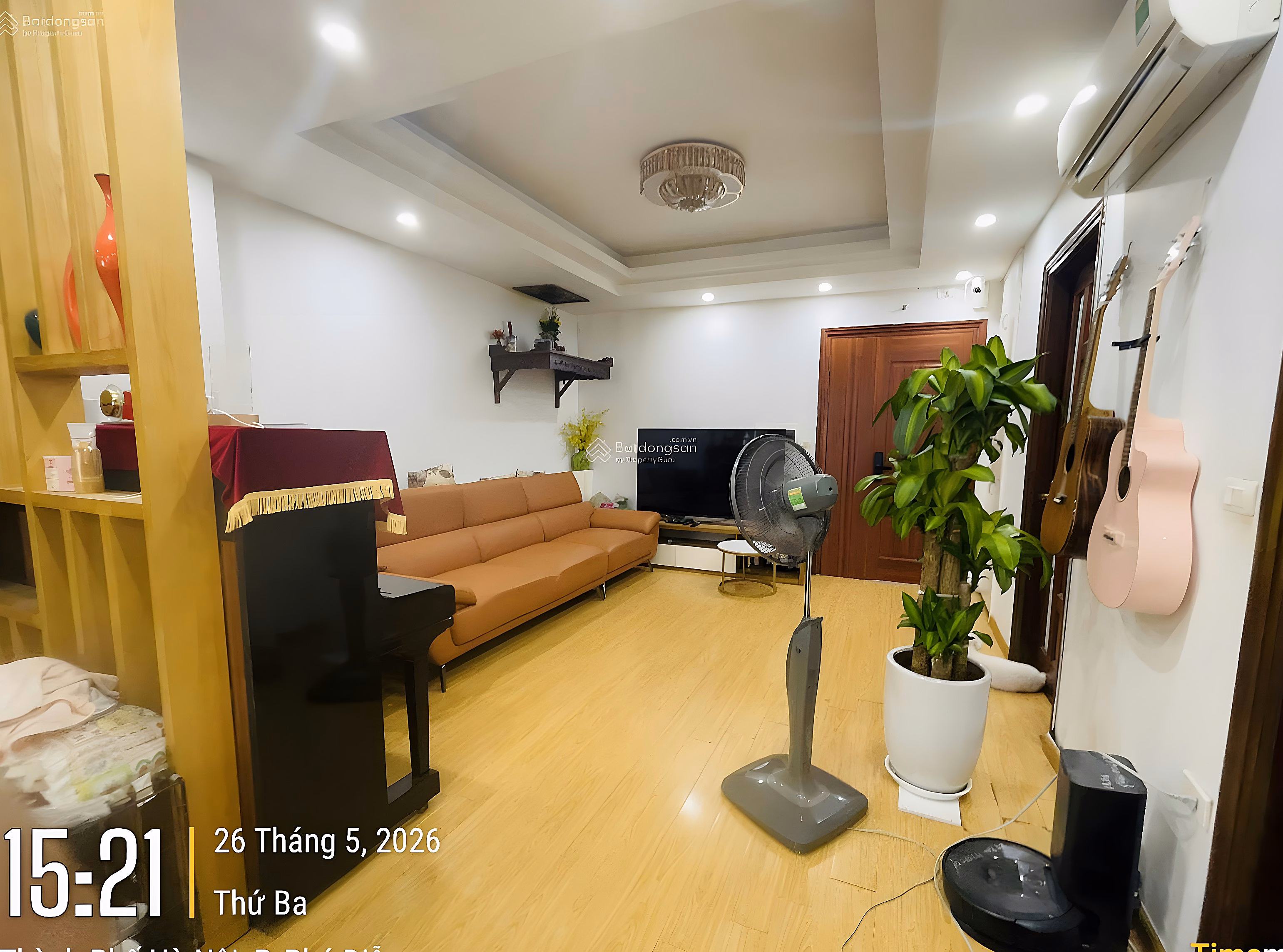 The owner moved to Saigon and urgently sold the 95.5m2 apartment with 3 bedrooms on the 8th floor, building 2A Vinaconex 7 Ho Tung Mau