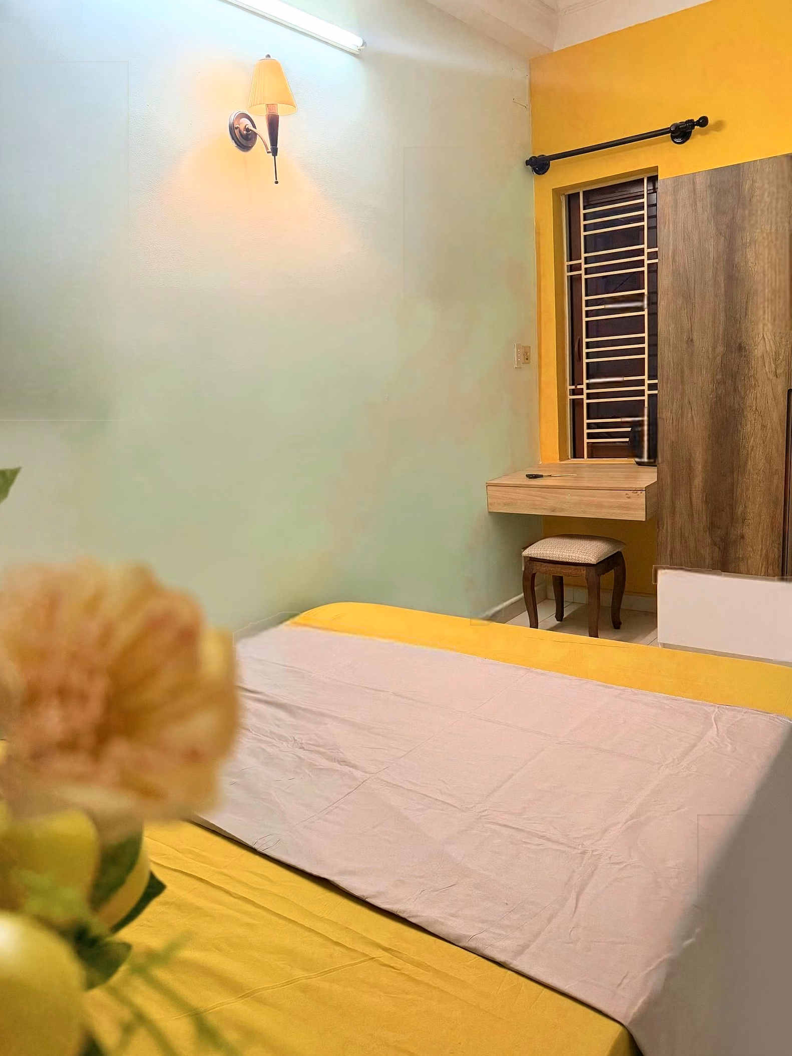 Studio 2 with sunroof - near Tan Son Nhat airport - only 5.4 million