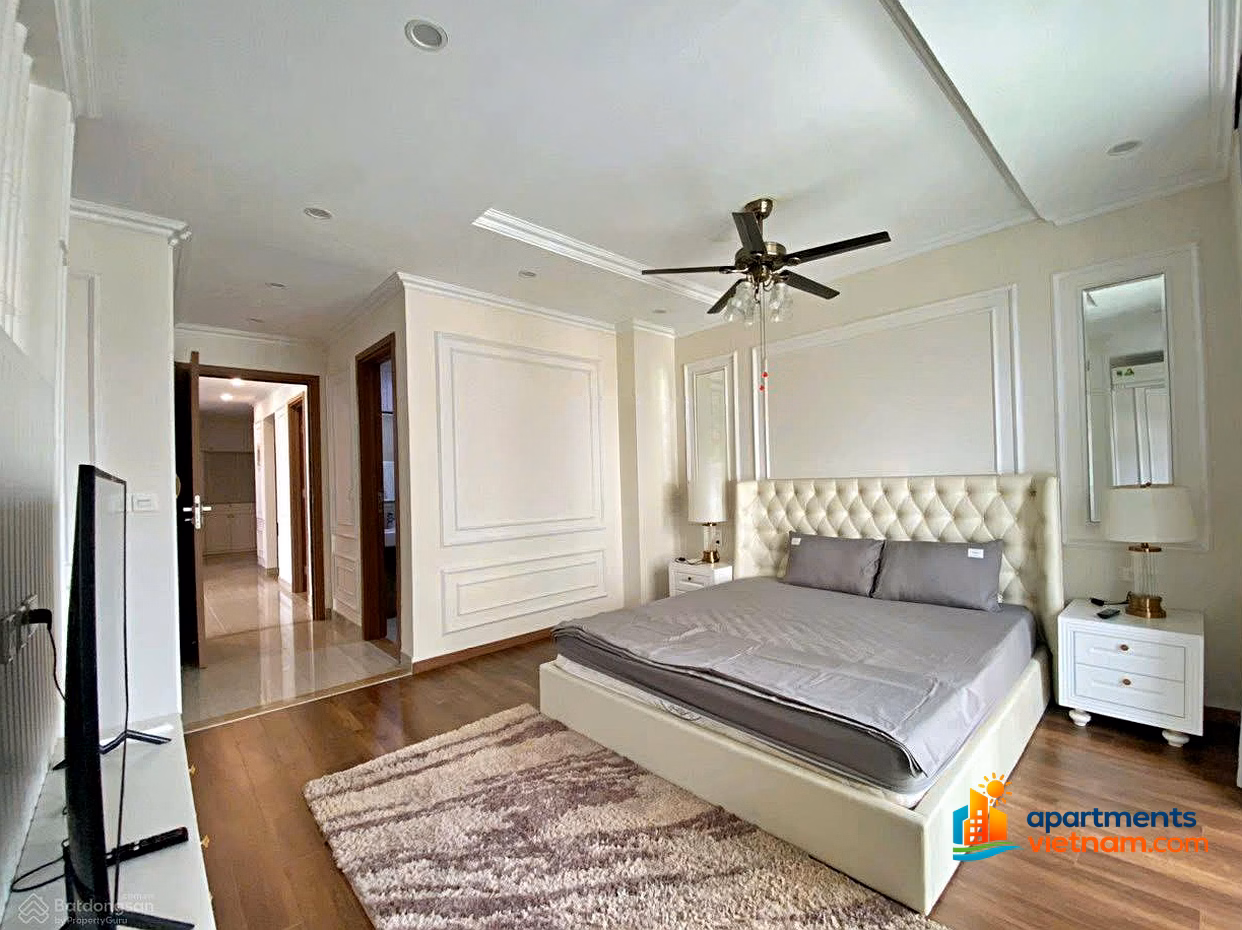 LUXURY APARTMENT FOR RENT L4 CIPUTRA BUILDING VIEW FULL GOLF COURSE, GOOD EQUIPMENT, JUST PLEASE WORK IN