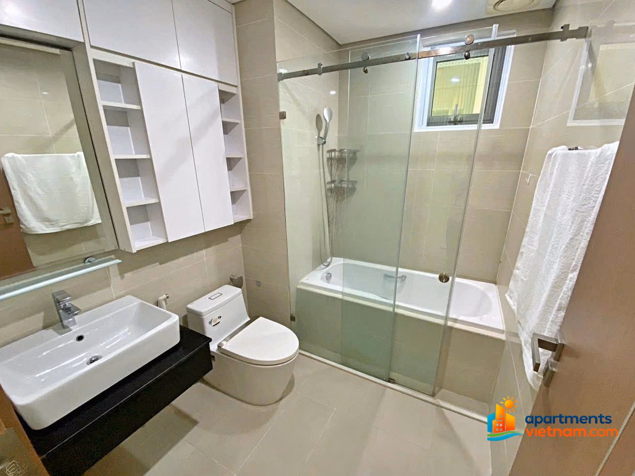 LUXURY APARTMENT FOR RENT L4 CIPUTRA BUILDING VIEW FULL GOLF COURSE, GOOD EQUIPMENT, JUST PLEASE WORK IN