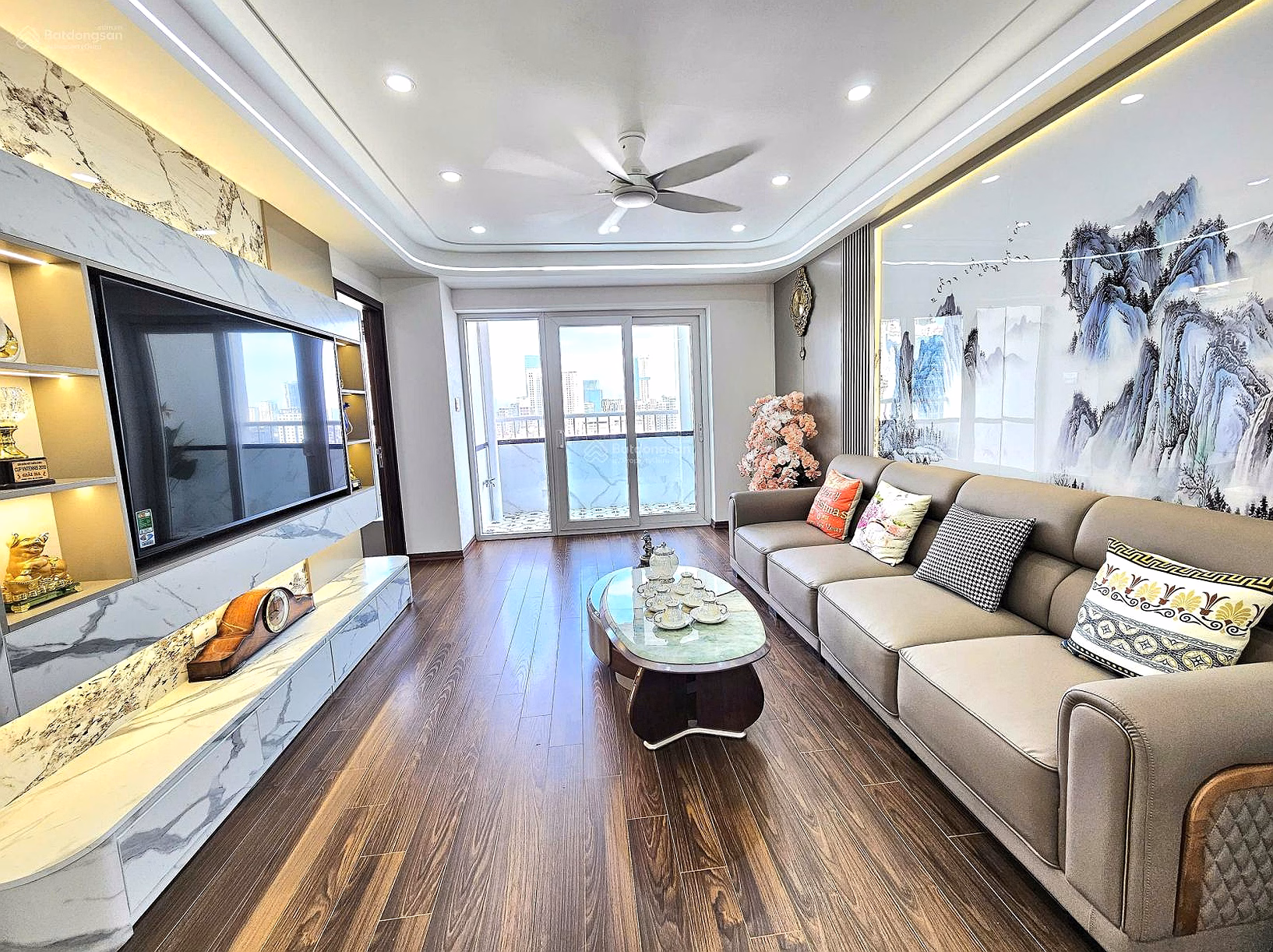 Apartment for sale in Trung Yen 1 building - Trung Yen urban area; 4 bedrooms, 3 bathrooms