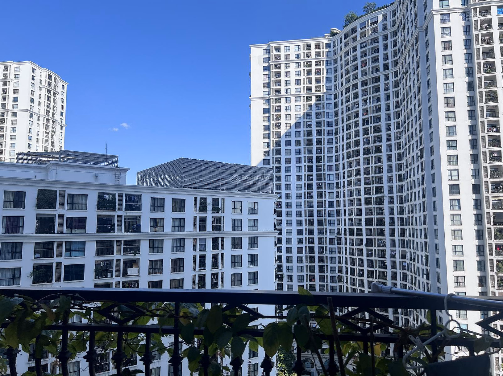 Rare beautiful apartment Royal City 86.8m² 2 bedrooms 2 bathrooms swimming pool view, balcony Southeast