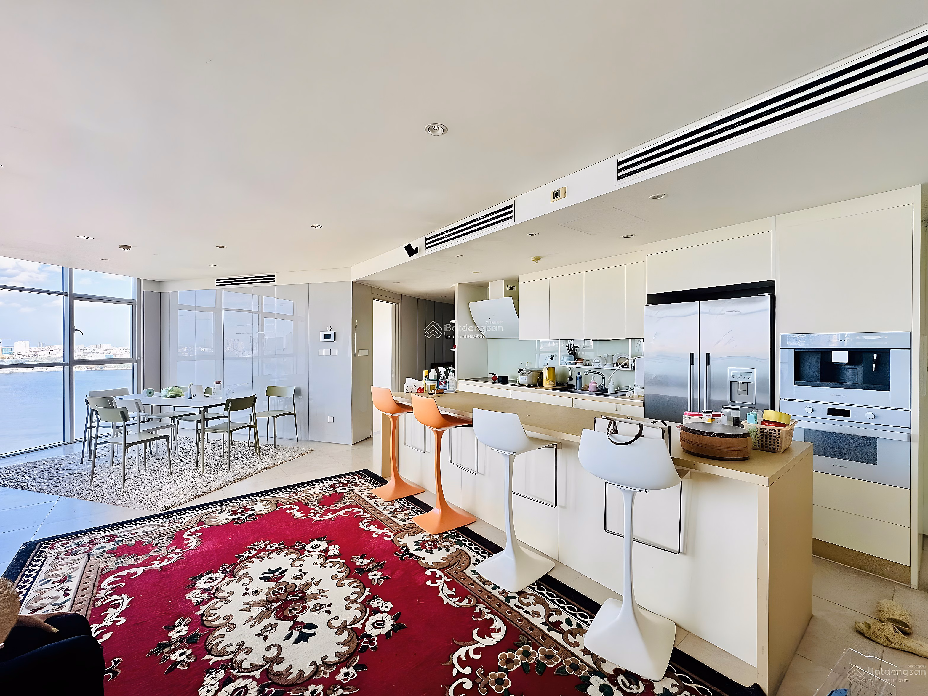 2 bedroom apartment, 130m2 wide, beautiful view of West Lake for rent immediately