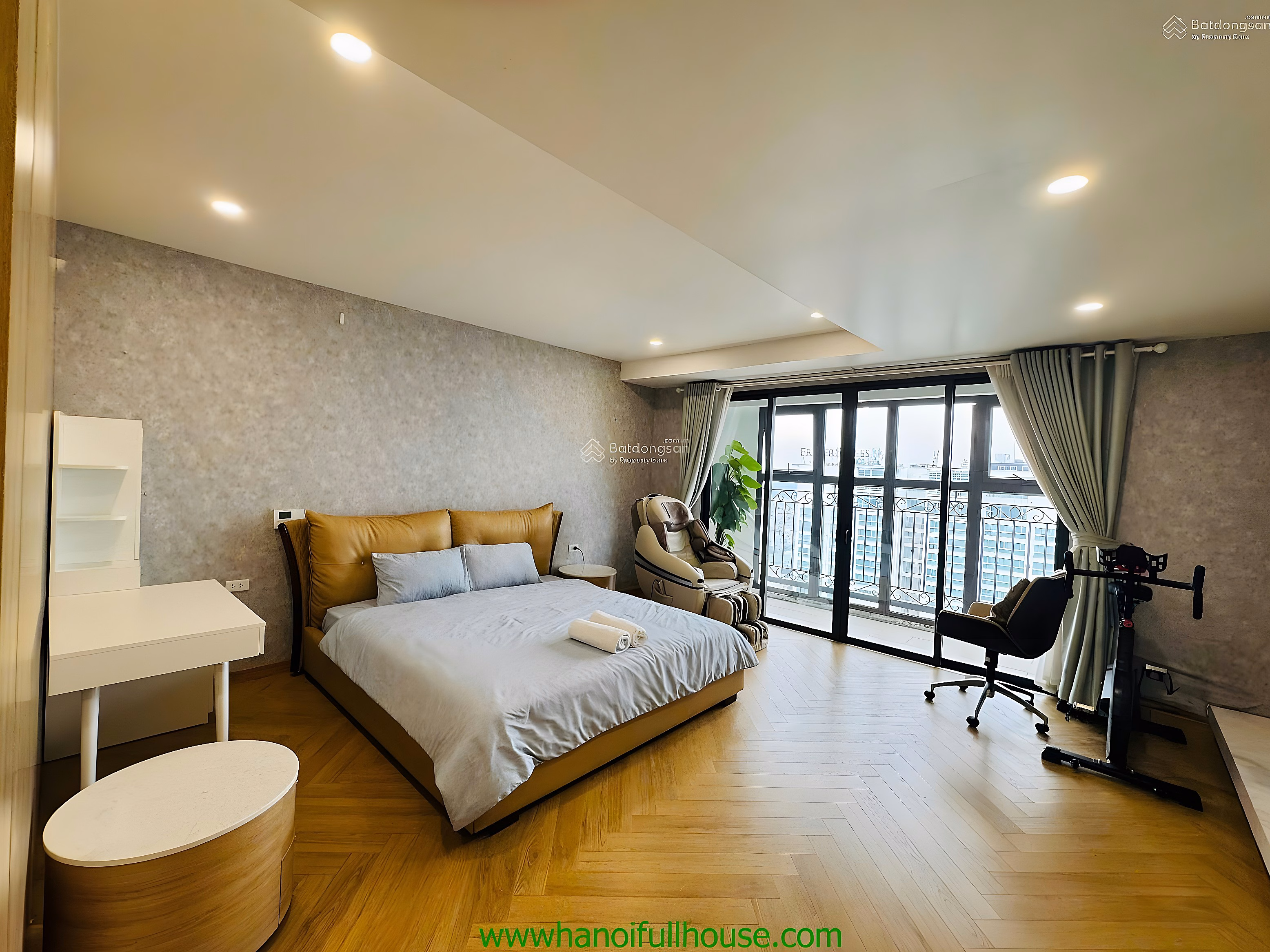 Apartment 310m2, 3 bedrooms, West Lake view, fully furnished in D'Le Roi Soleil Xuan Dieu building for VIP rent