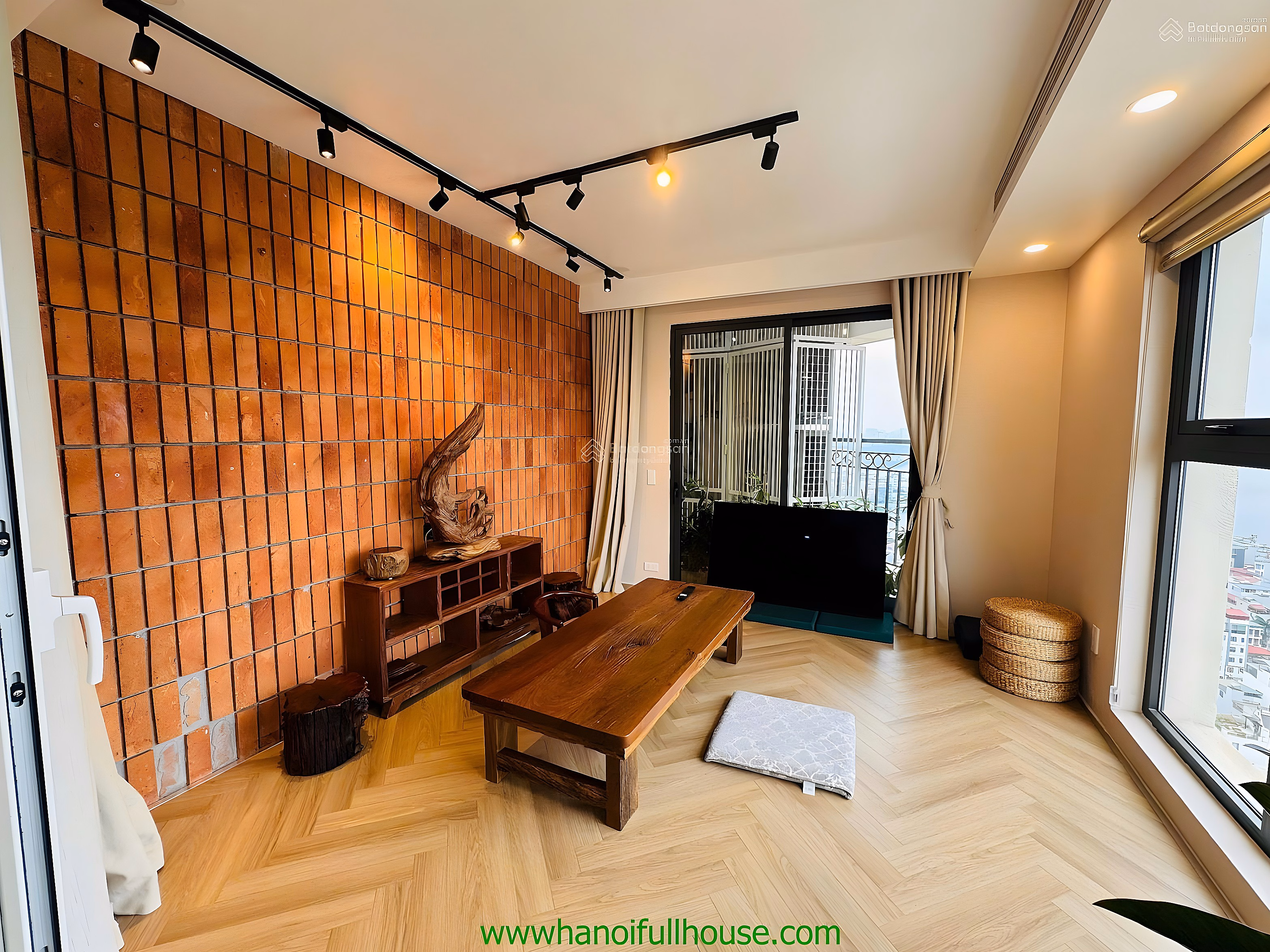 Apartment 310m2, 3 bedrooms, West Lake view, fully furnished in D'Le Roi Soleil Xuan Dieu building for VIP rent