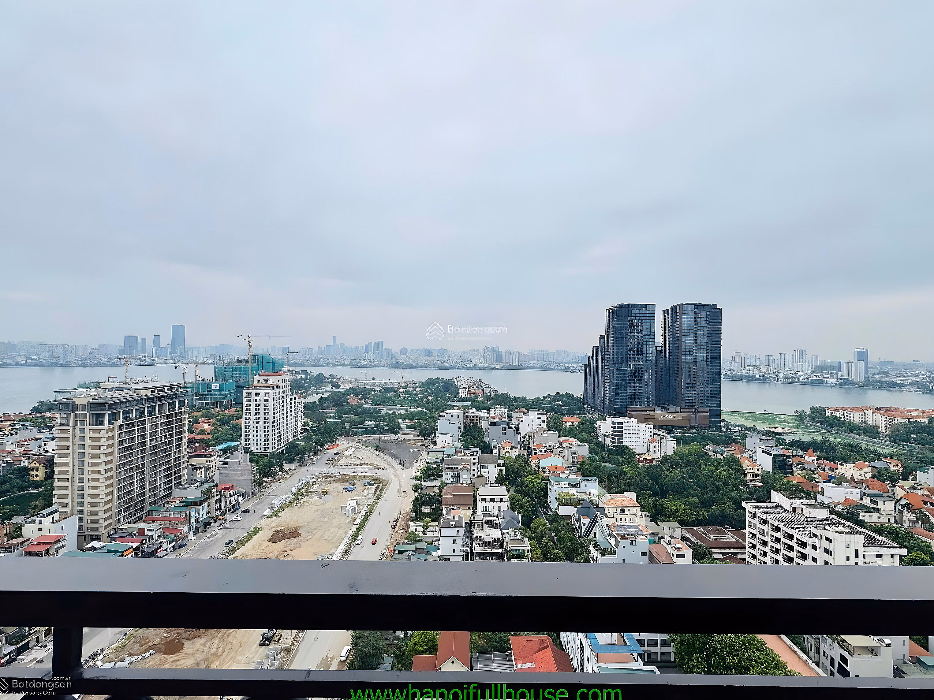 Apartment 310m2, 3 bedrooms, West Lake view, fully furnished in D'Le Roi Soleil Xuan Dieu building for VIP rent