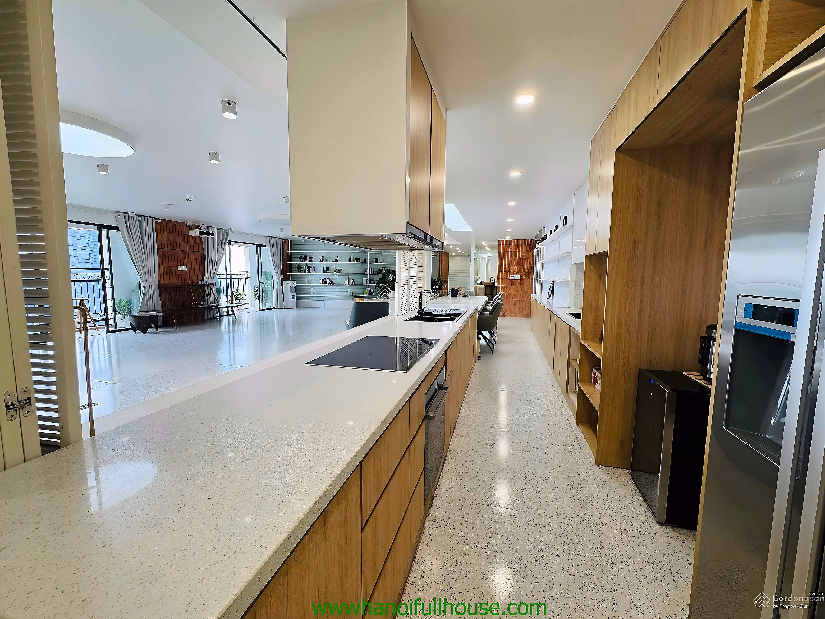 Apartment 310m2, 3 bedrooms, West Lake view, fully furnished in D'Le Roi Soleil Xuan Dieu building for VIP rent