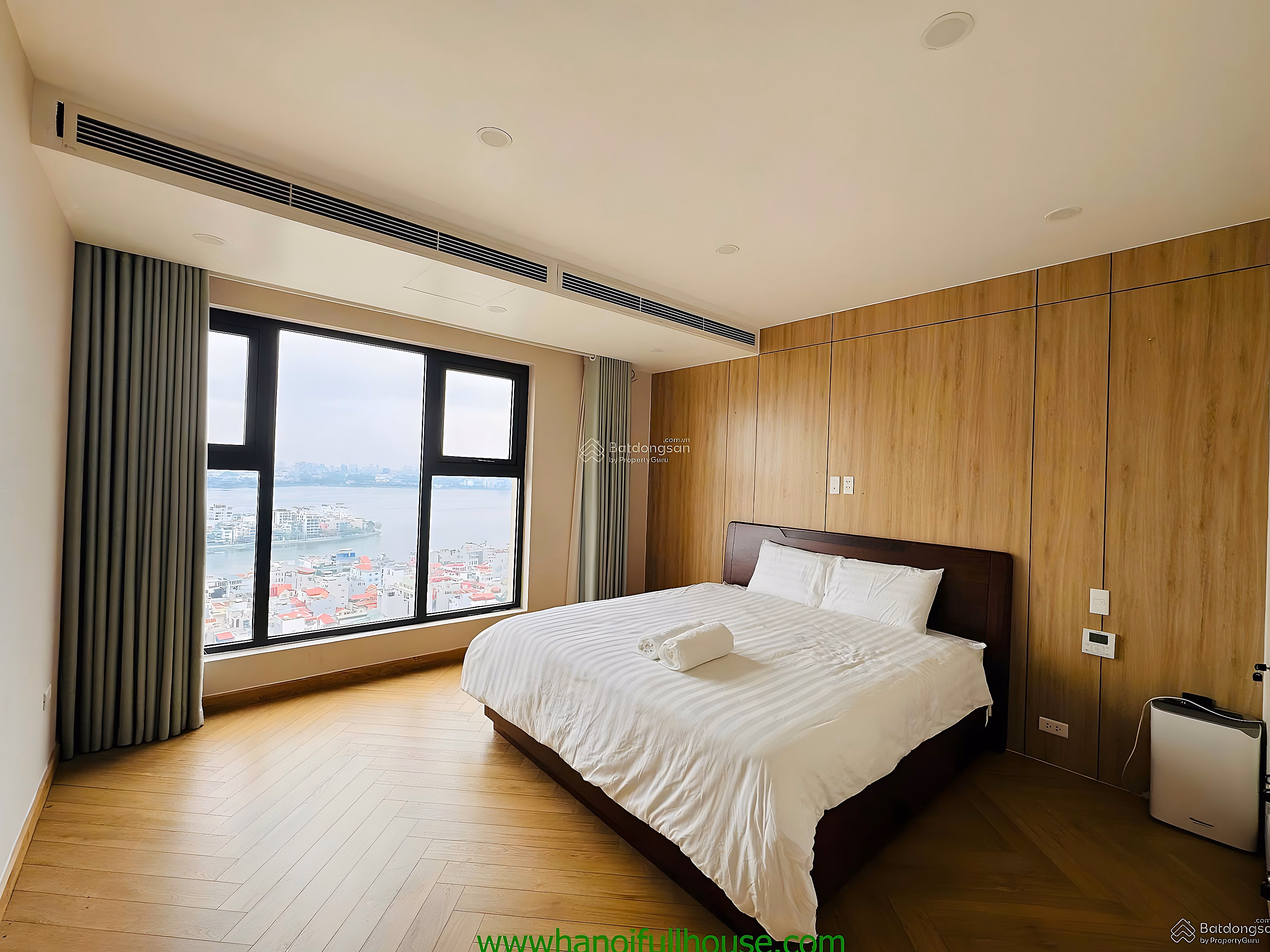 Apartment 310m2, 3 bedrooms, West Lake view, fully furnished in D'Le Roi Soleil Xuan Dieu building for VIP rent