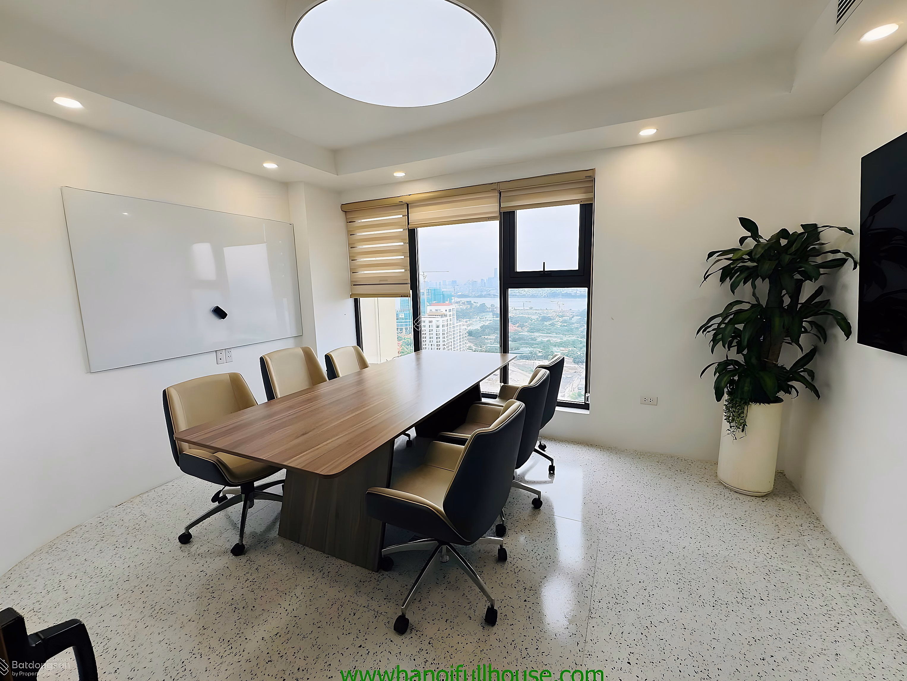 Apartment 310m2, 3 bedrooms, West Lake view, fully furnished in D'Le Roi Soleil Xuan Dieu building for VIP rent