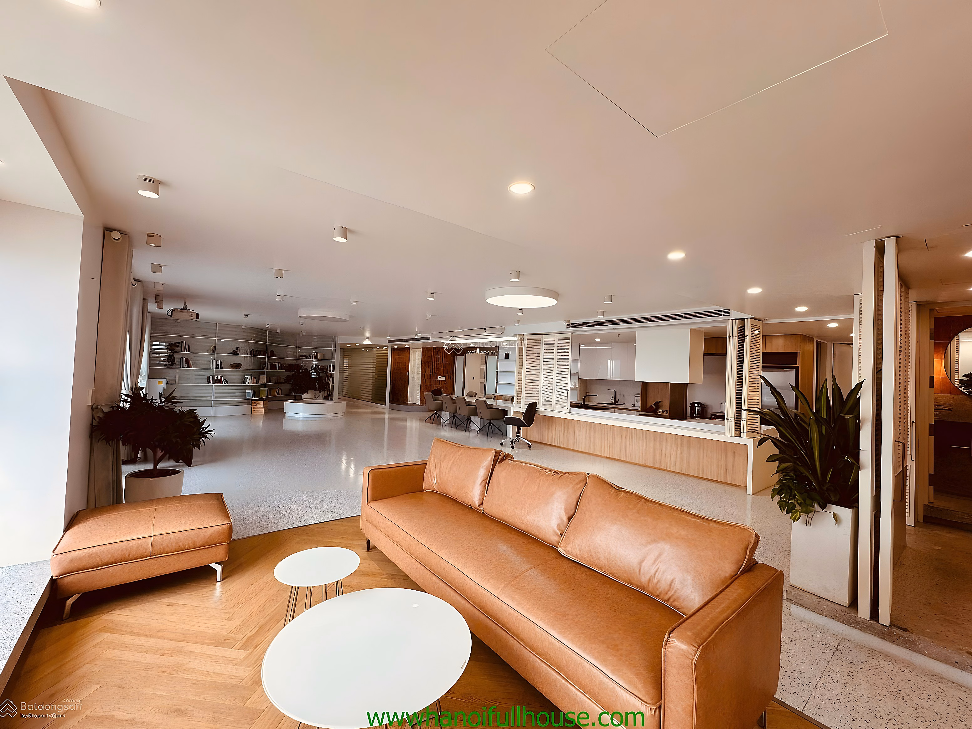 Apartment 310m2, 3 bedrooms, West Lake view, fully furnished in D'Le Roi Soleil Xuan Dieu building for VIP rent
