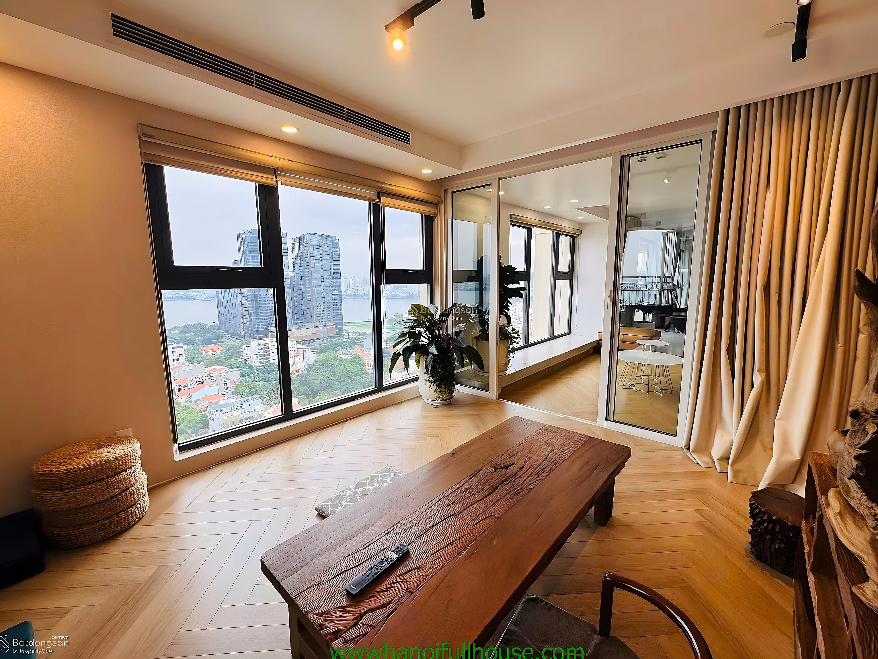 Apartment 310m2, 3 bedrooms, West Lake view, fully furnished in D'Le Roi Soleil Xuan Dieu building for VIP rent