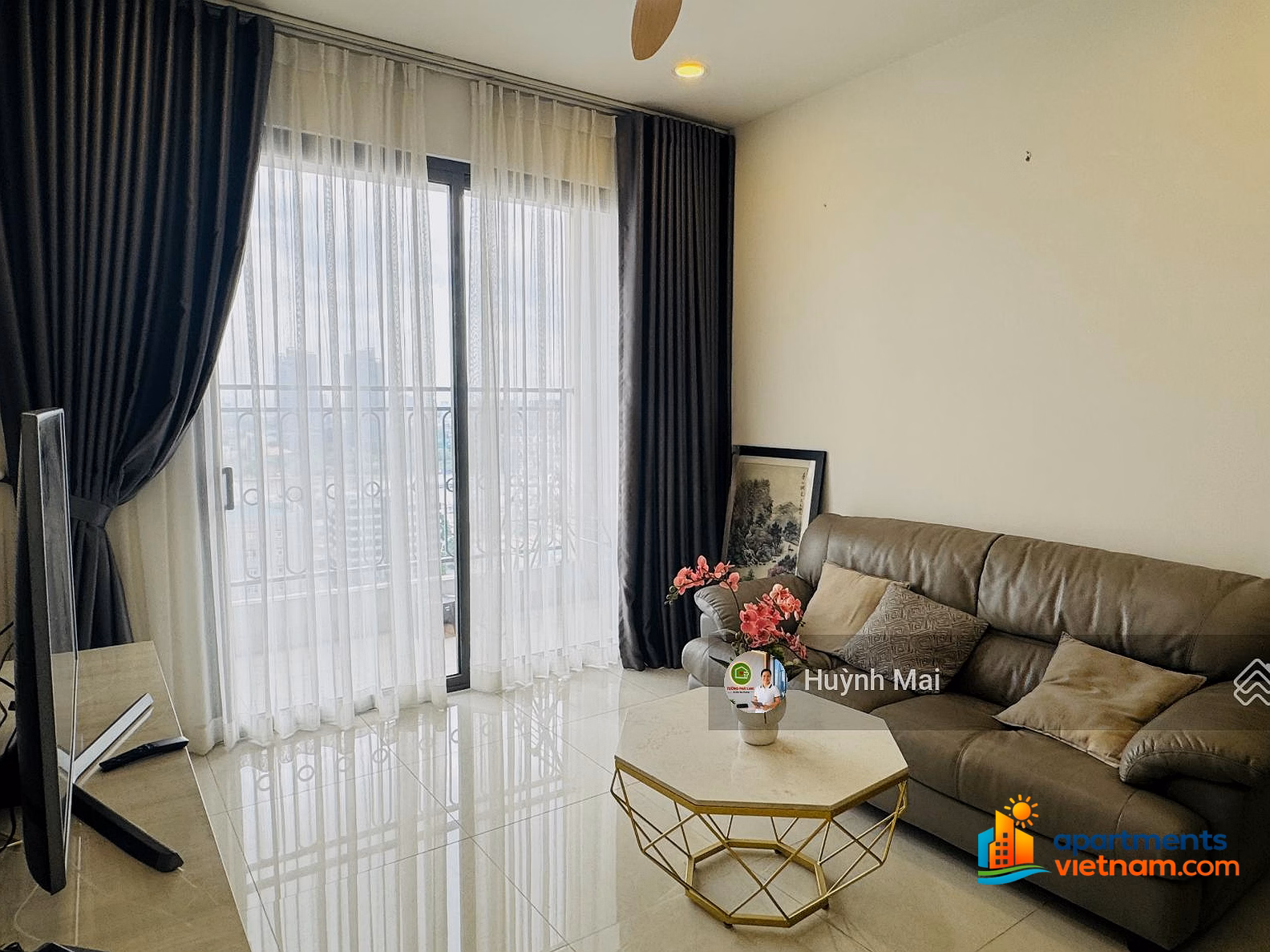 Saigon Royal 2 bedrooms 86m², view of Dragon House & Saigon River, beautiful space, only 28 million/month