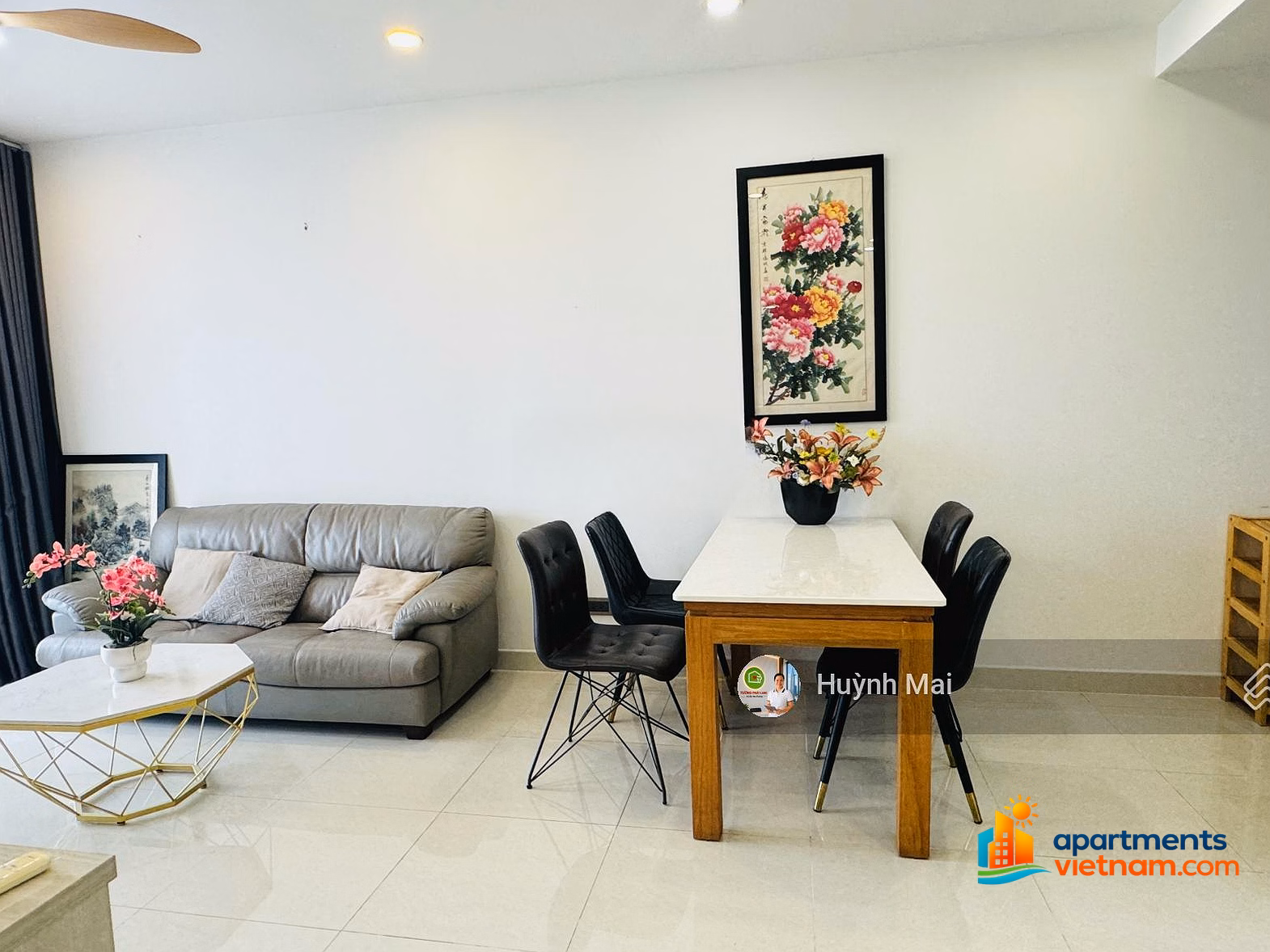 Saigon Royal 2 bedrooms 86m², view of Dragon House & Saigon River, beautiful space, only 28 million/month